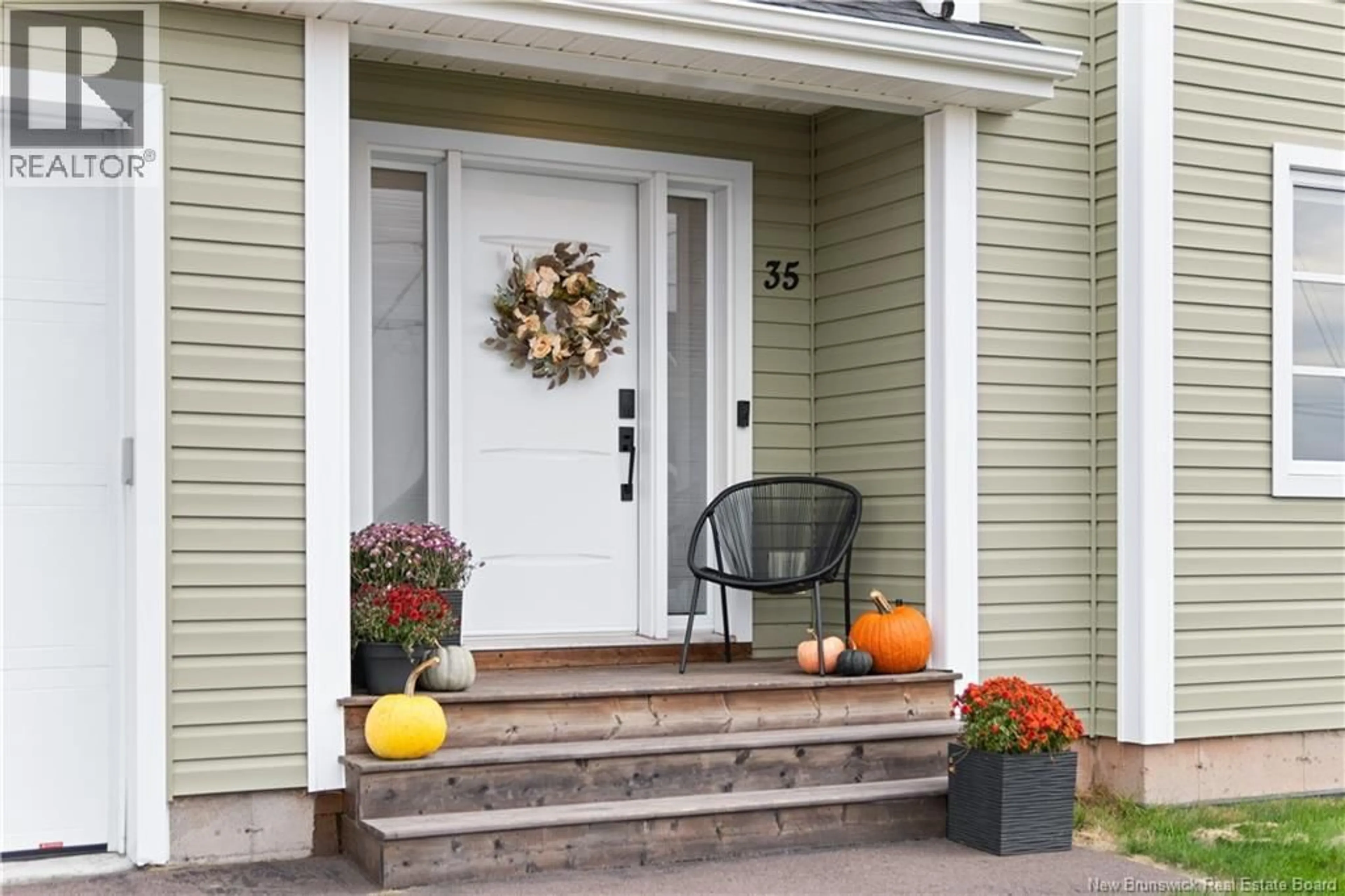 Indoor entryway for 35 AMITY, Moncton New Brunswick E1G0S4