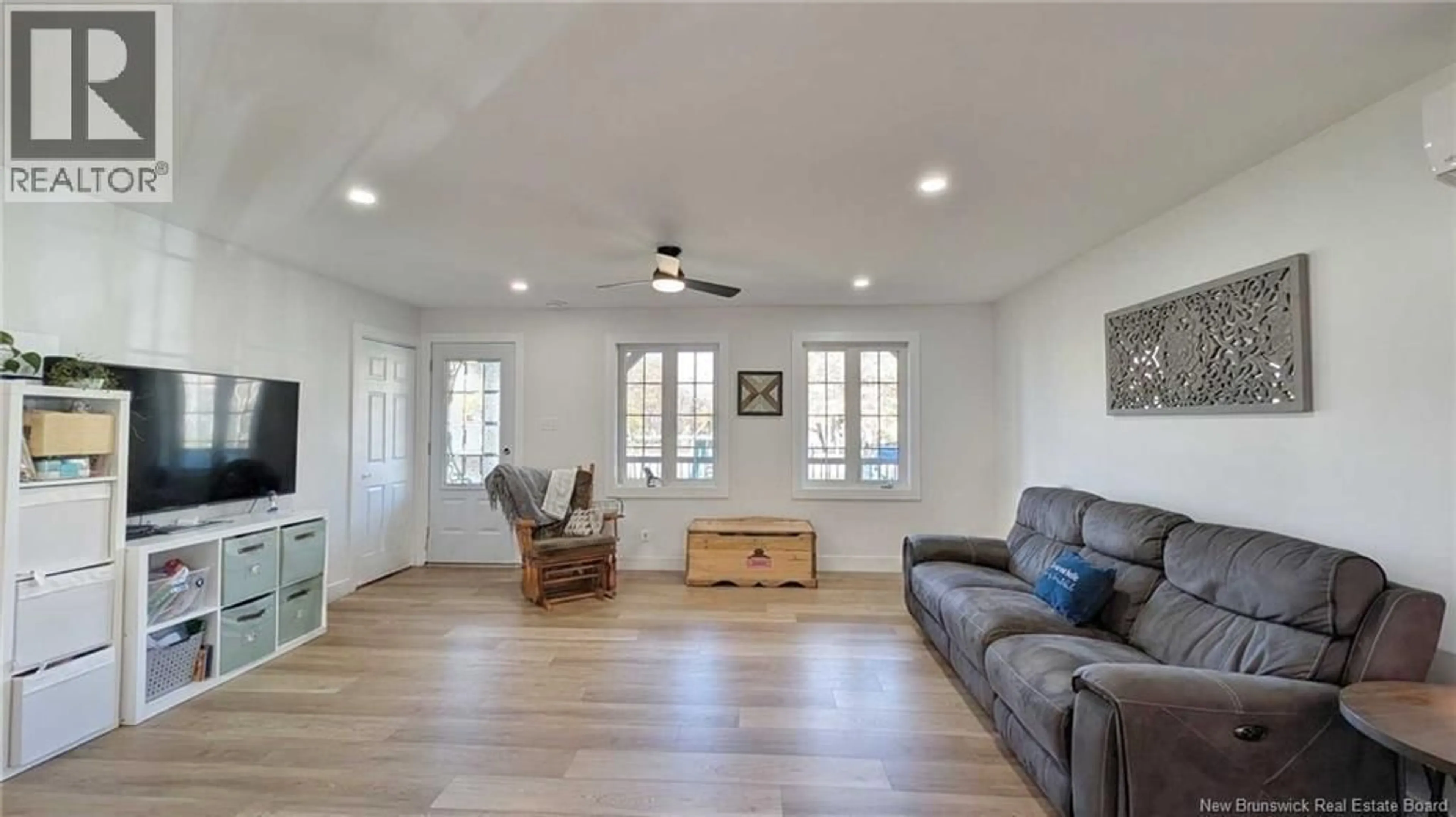 Living room with furniture, unknown for 258 RUE DES BOIS FRANCS, Saint-Léolin New Brunswick E8N2R1