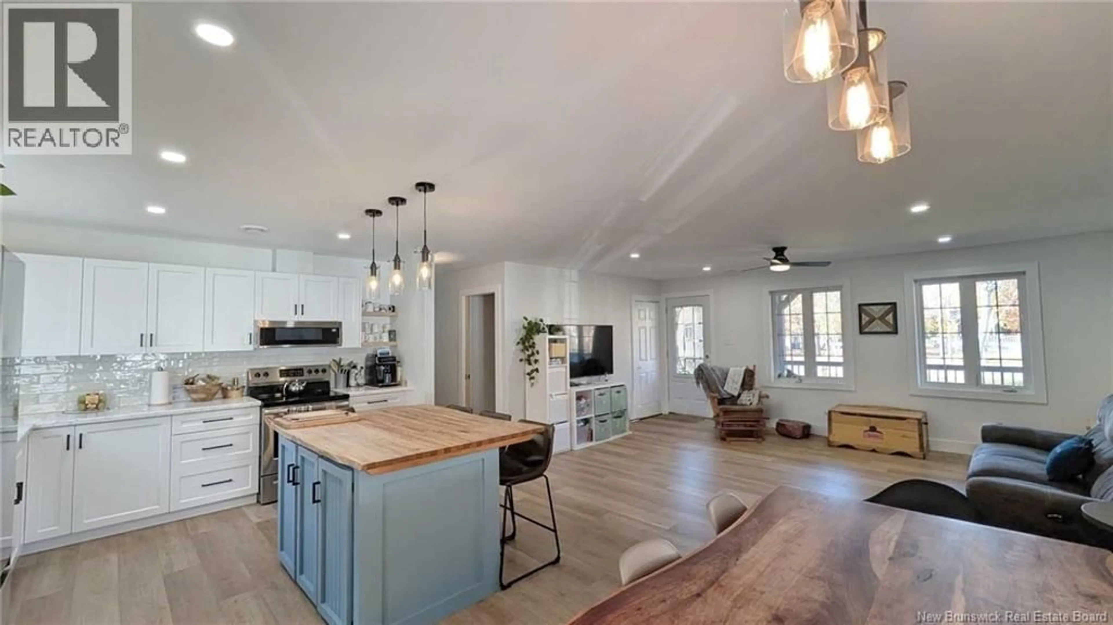Open concept kitchen, wood/laminate floor for 258 RUE DES BOIS FRANCS, Saint-Léolin New Brunswick E8N2R1