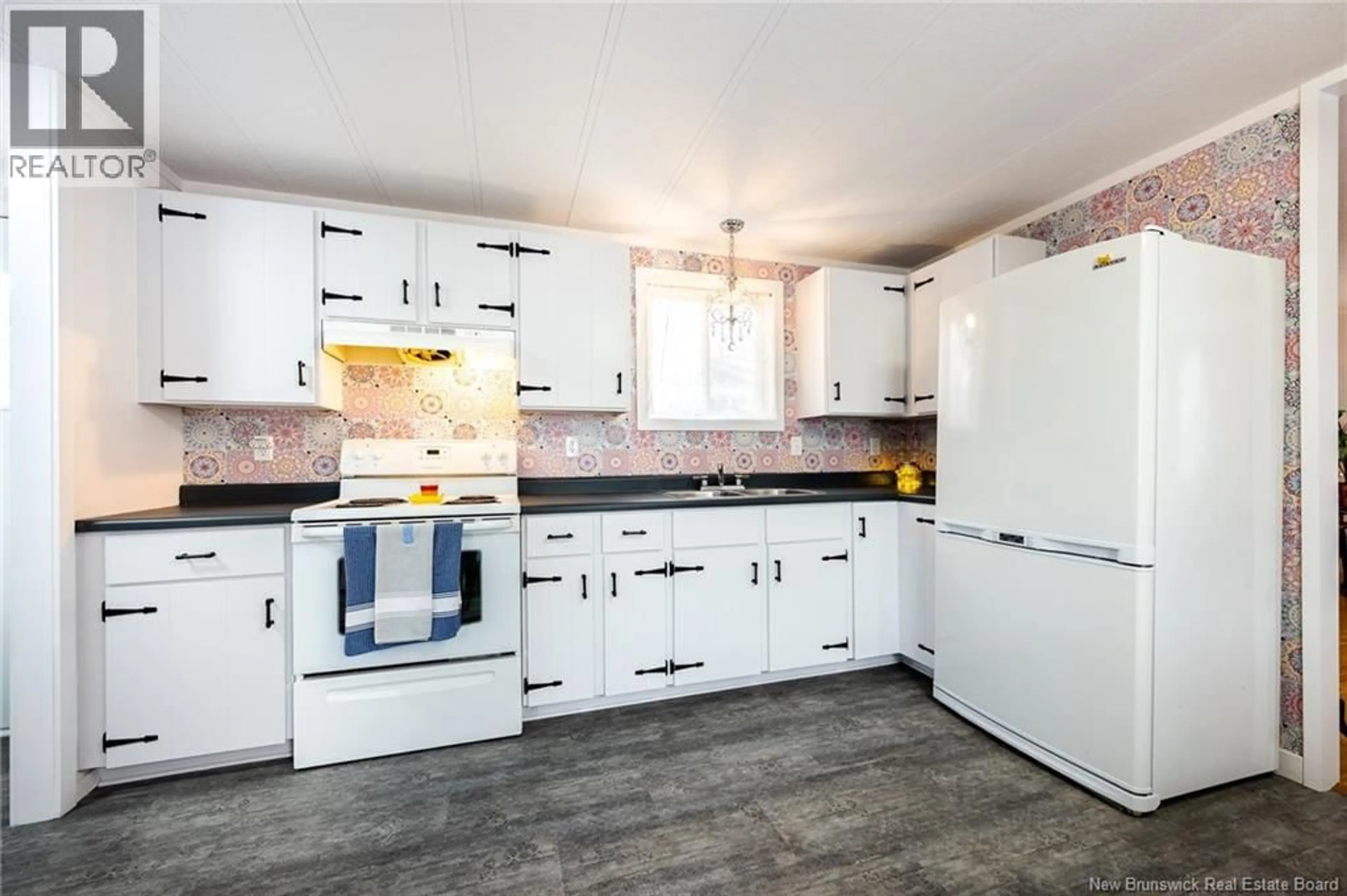 Standard kitchen, ceramic/tile floor for 19 KELLYS DRIVE, Fredericton New Brunswick E3B7R1