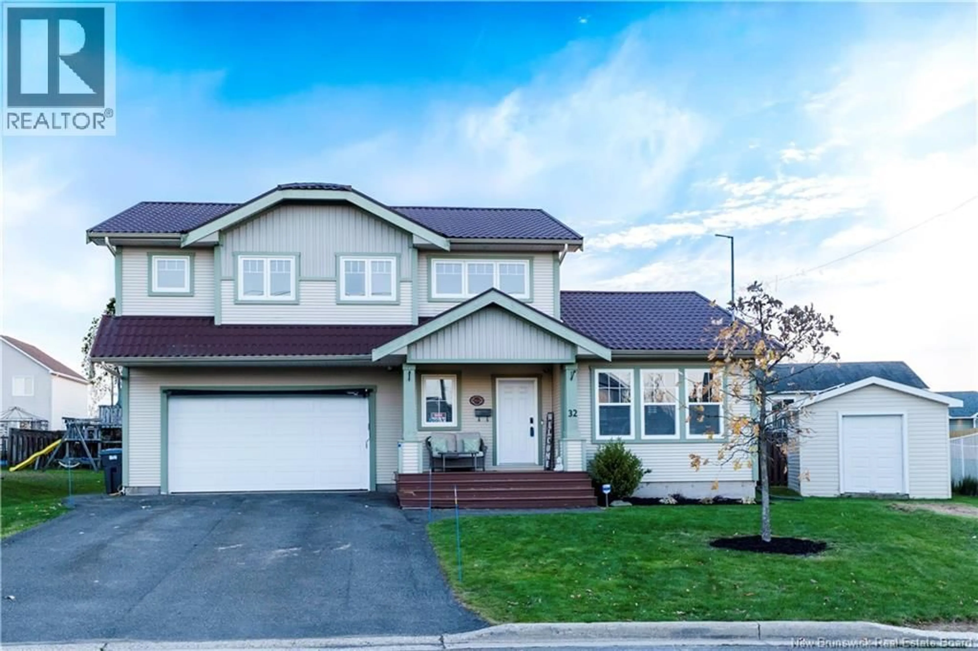 Home with vinyl exterior material, street for 32 GOOSEBERRY COURT, Moncton New Brunswick E1G0G1