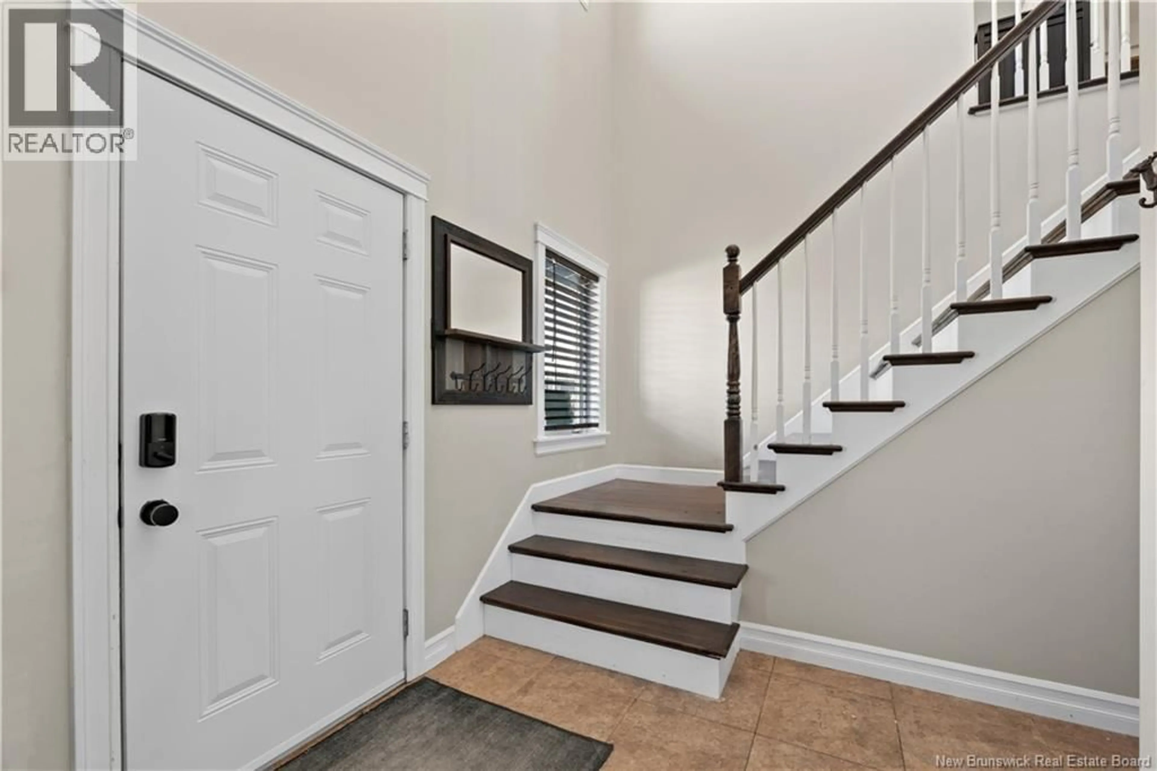Indoor entryway for 32 GOOSEBERRY COURT, Moncton New Brunswick E1G0G1