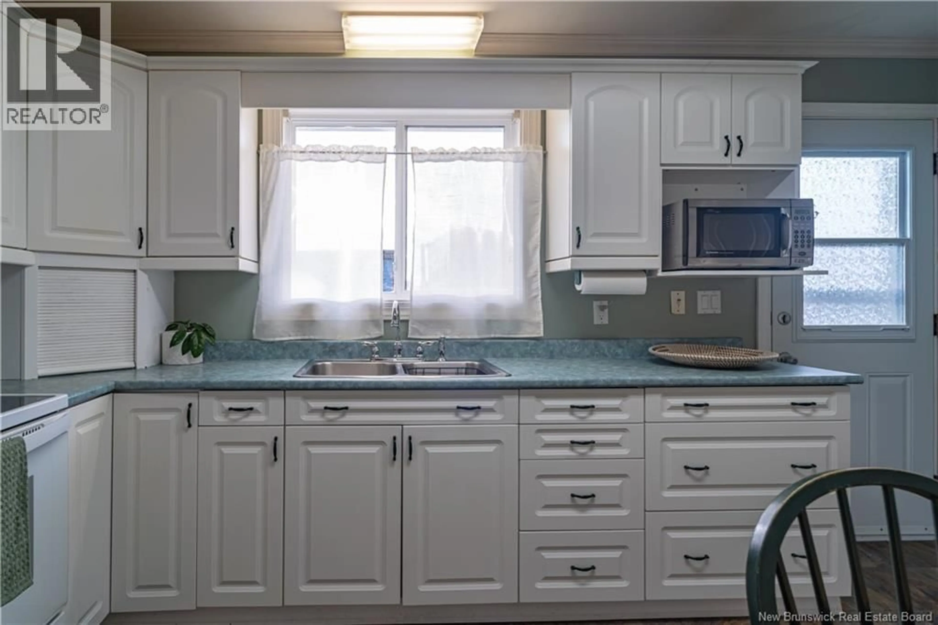 Standard kitchen, unknown for 48 BELGRAVE STREET, Saint John New Brunswick E2J1C8