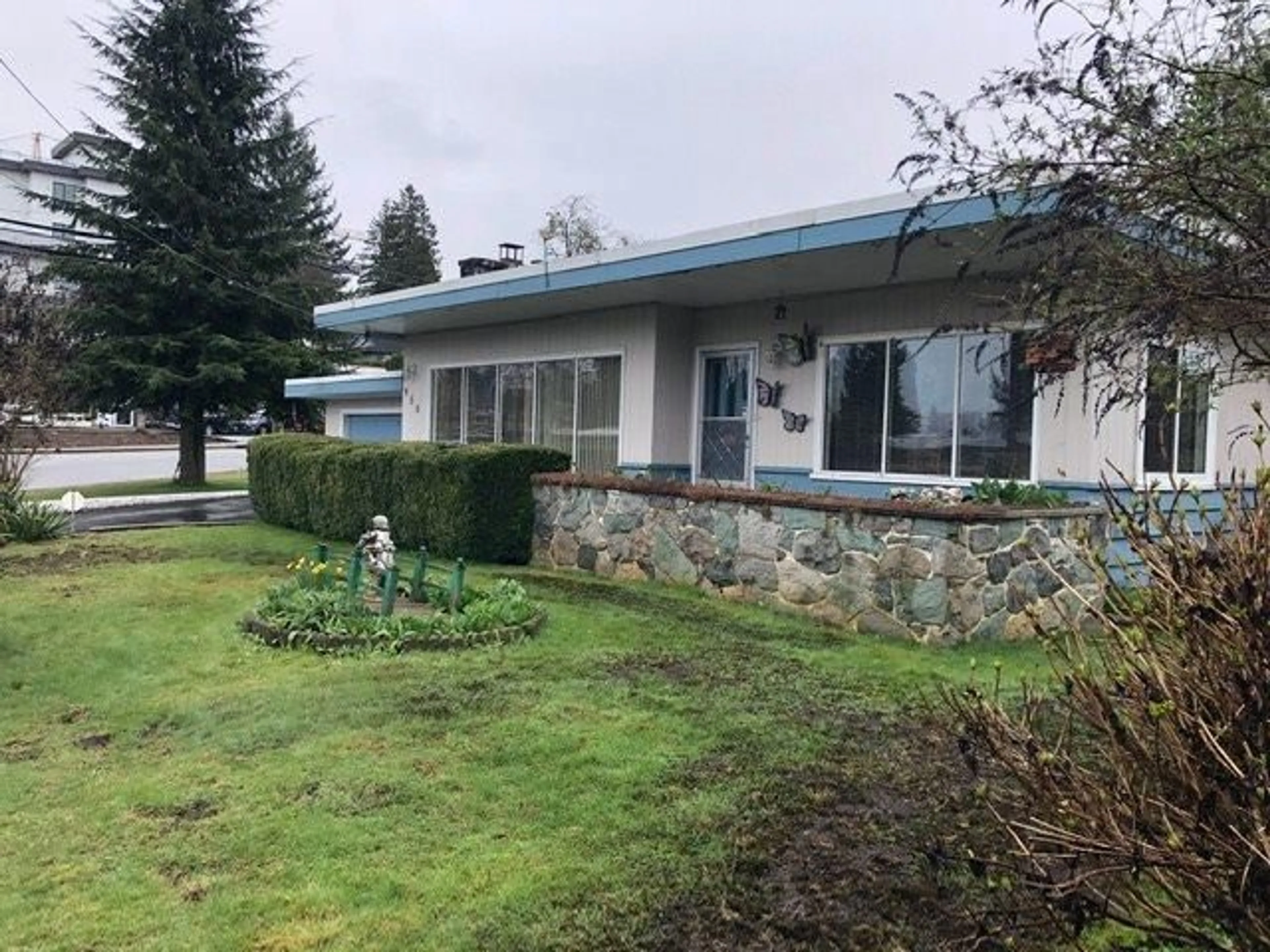 A pic from outside/outdoor area/front of a property/back of a property/a pic from drone, unknown for 650 CLARKE ROAD, Coquitlam British Columbia V3J3X6