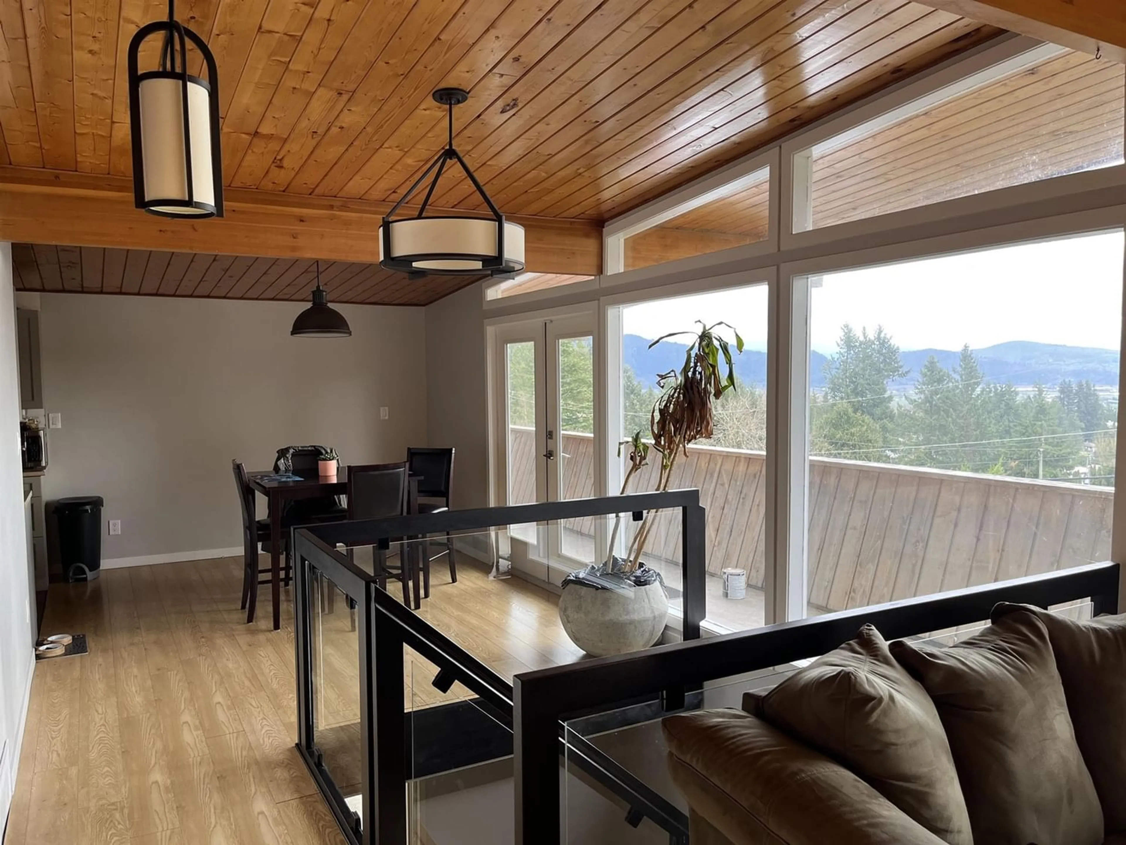 Dining room for 33179 HILL AVENUE, Mission British Columbia V2V2R5