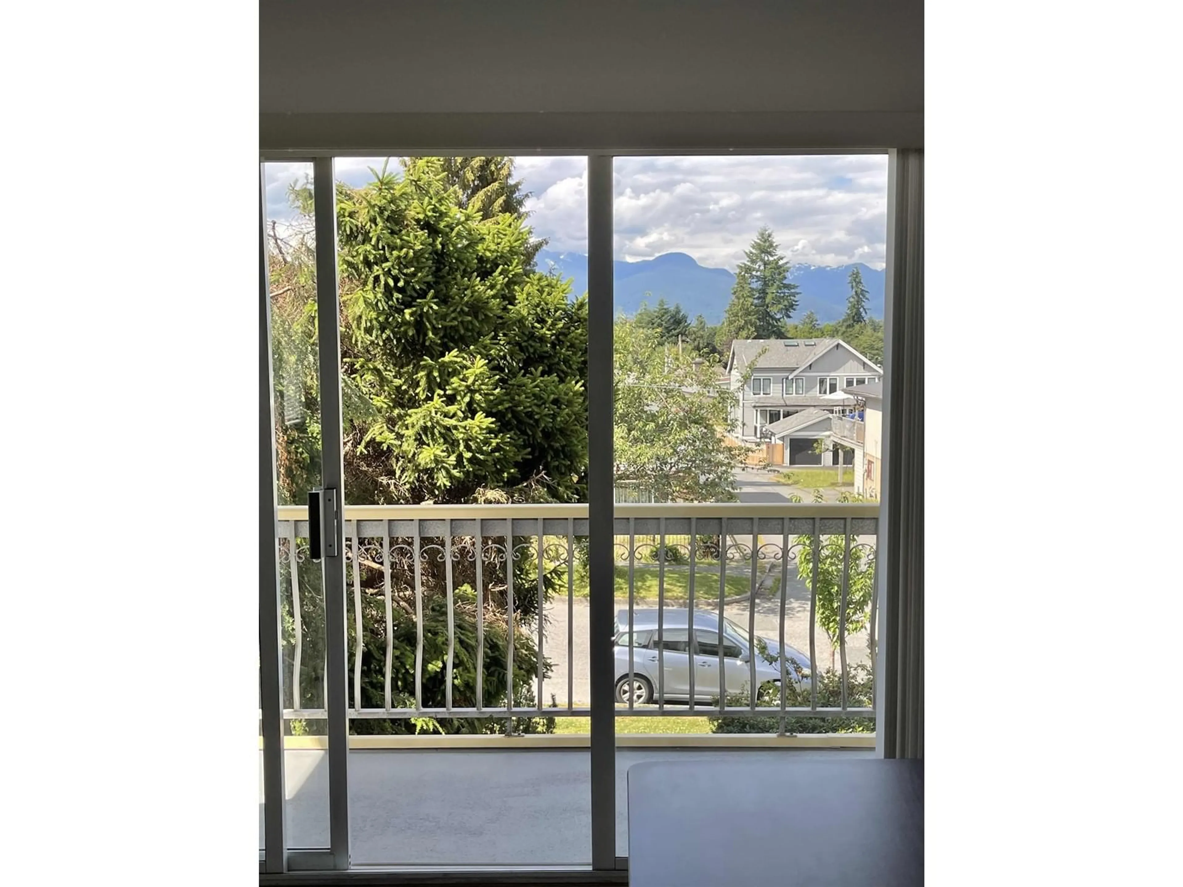 Balcony in the apartment for 1412 E 18TH AVENUE, Vancouver British Columbia V5N2H3