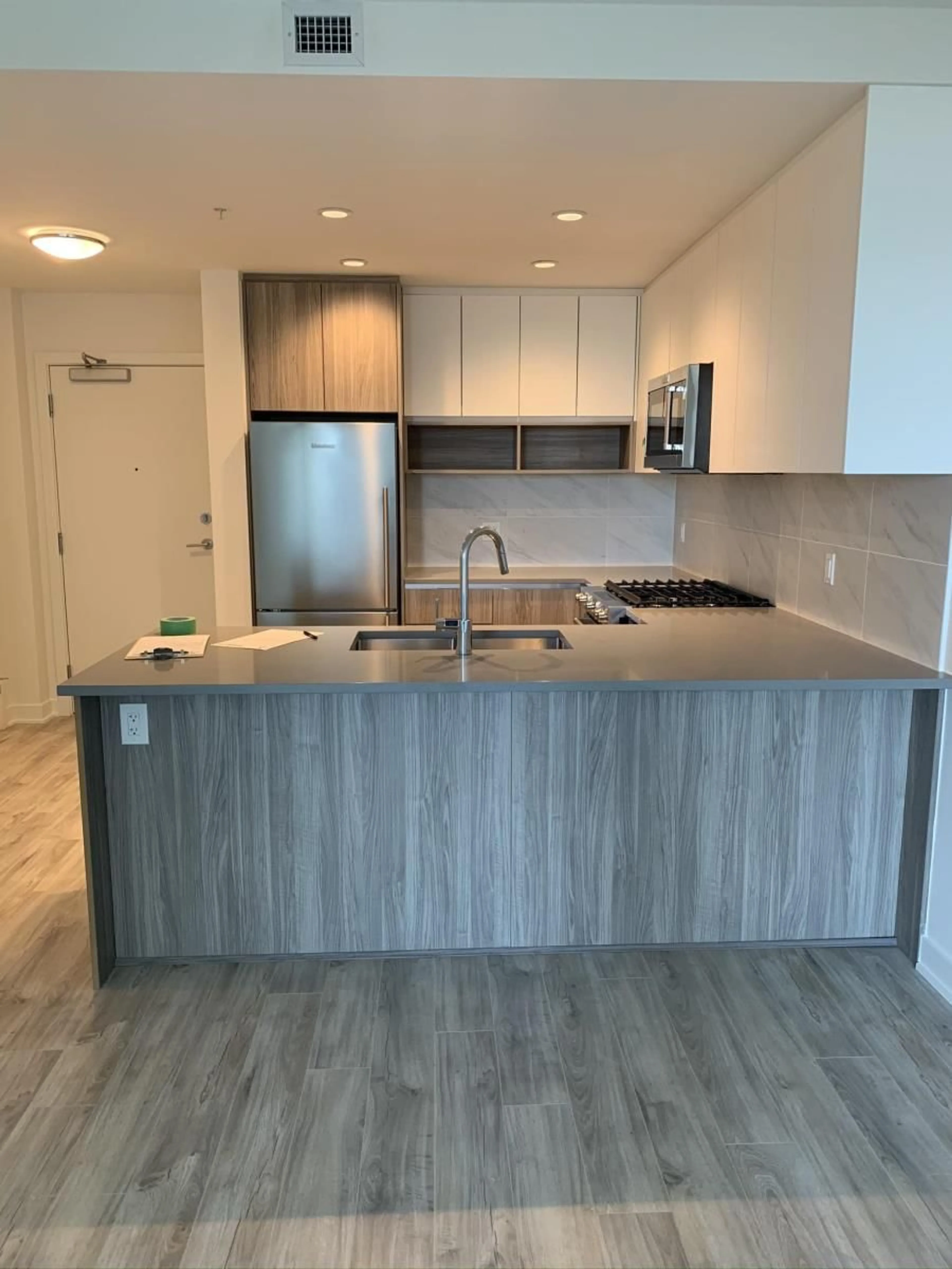Standard kitchen, unknown for 606 - 8940 UNIVERSITY CRESCENT, Burnaby British Columbia V5A0E7