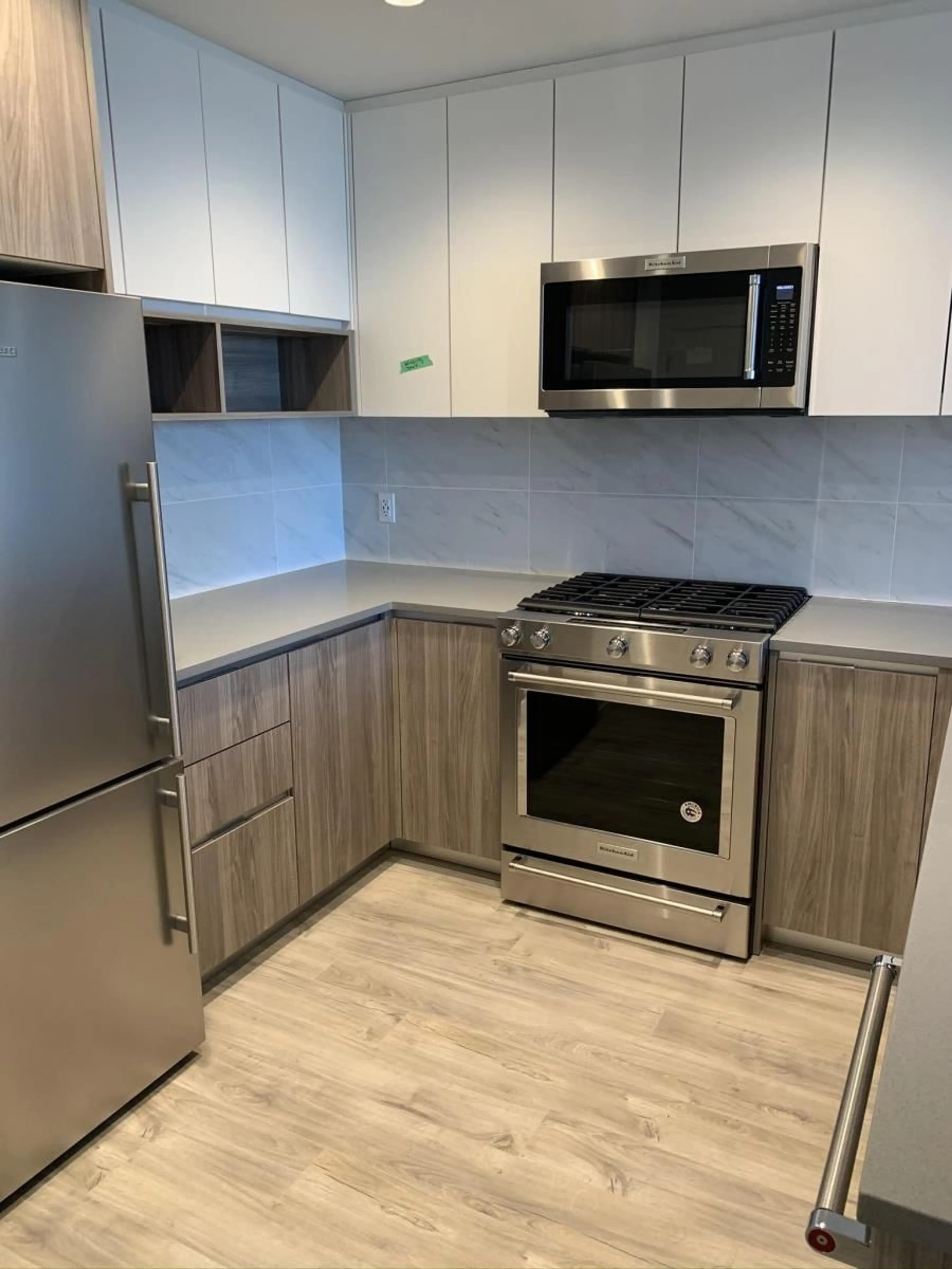 Standard kitchen, unknown for 606 - 8940 UNIVERSITY CRESCENT, Burnaby British Columbia V5A0E7