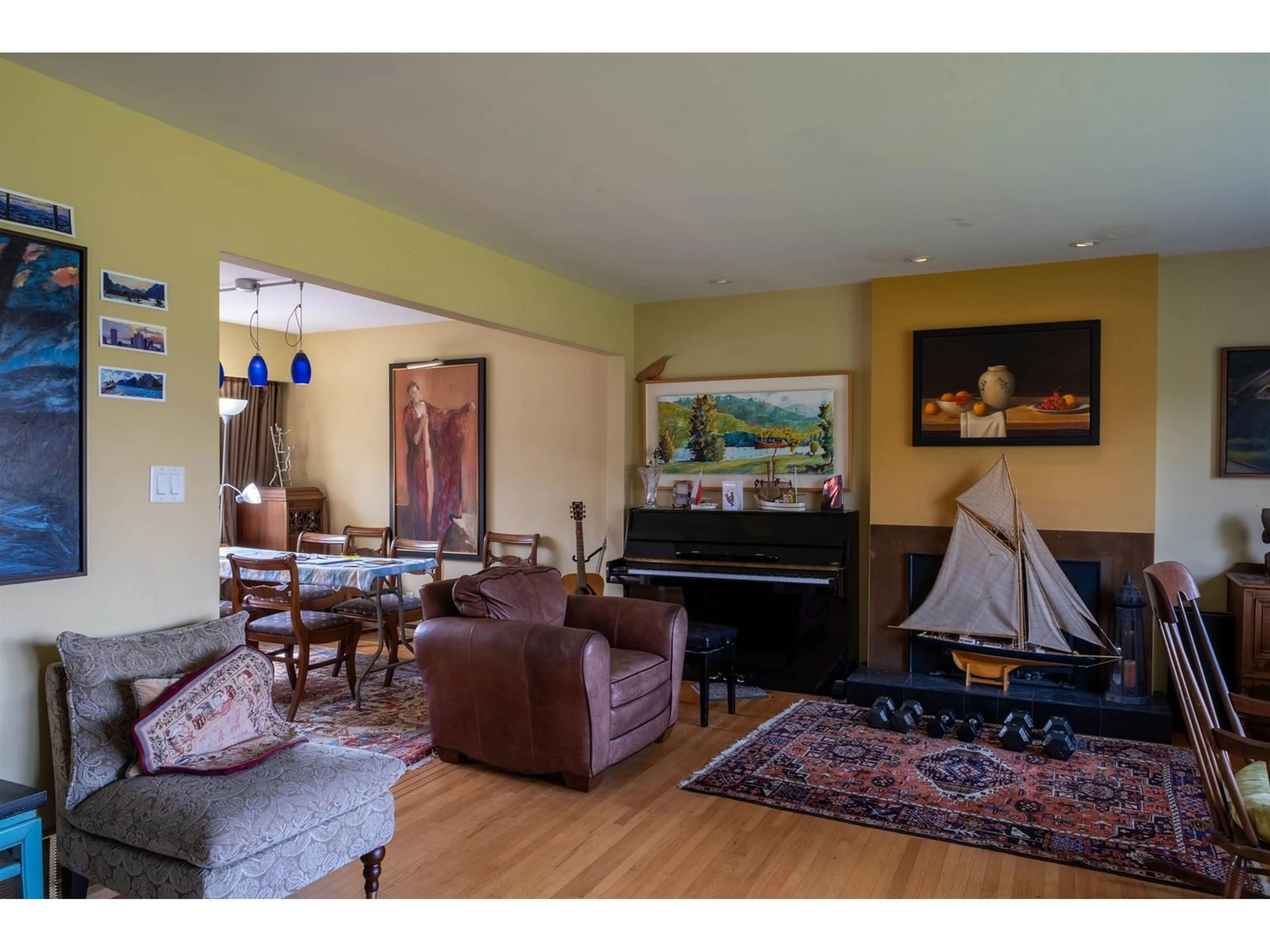 Living room with furniture, wood/laminate floor for 4463 HAGGART STREET, Vancouver British Columbia V6L2H4