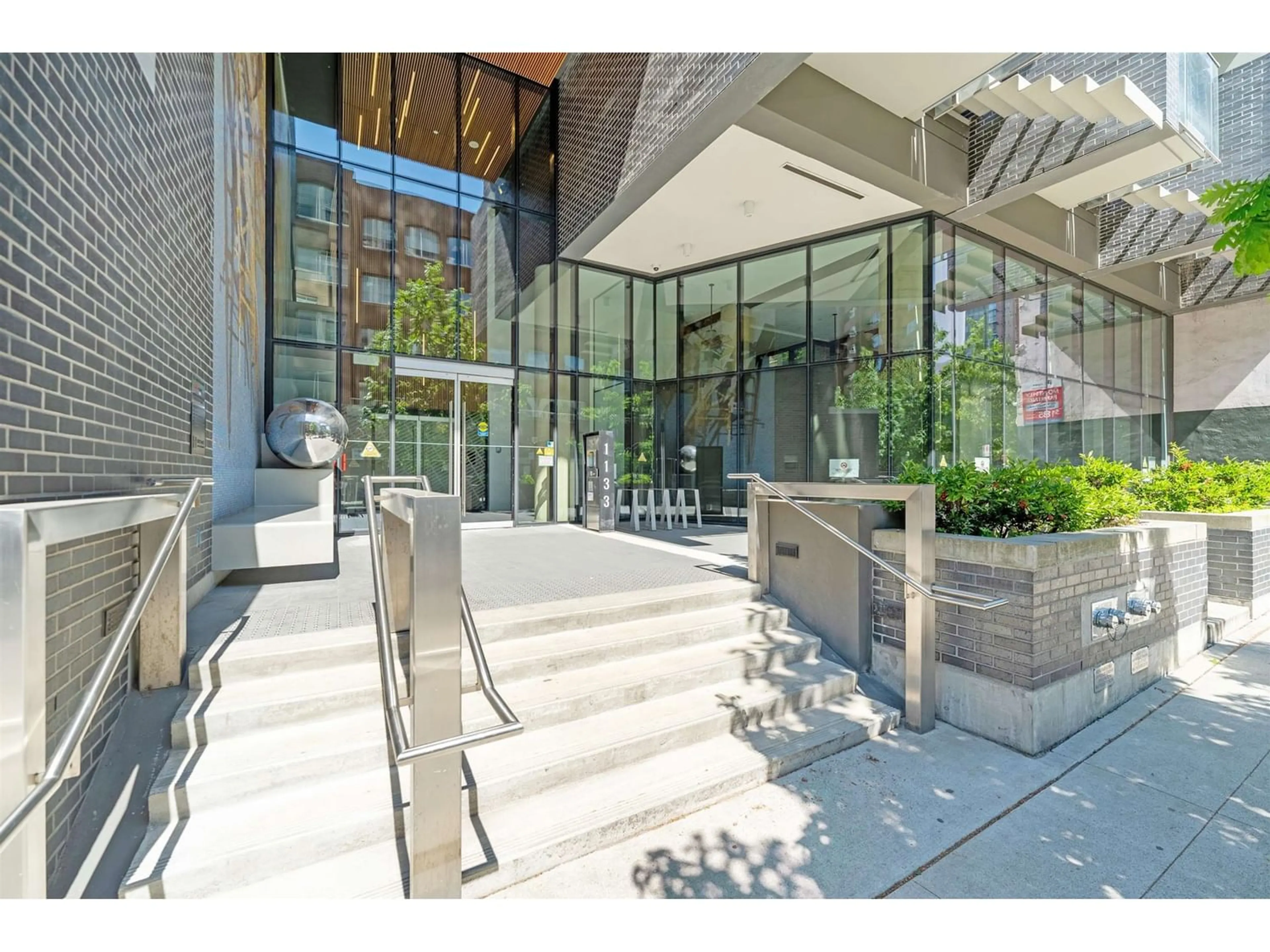 Indoor foyer for 907 1133 HORNBY STREET, Vancouver British Columbia V6Z1W1