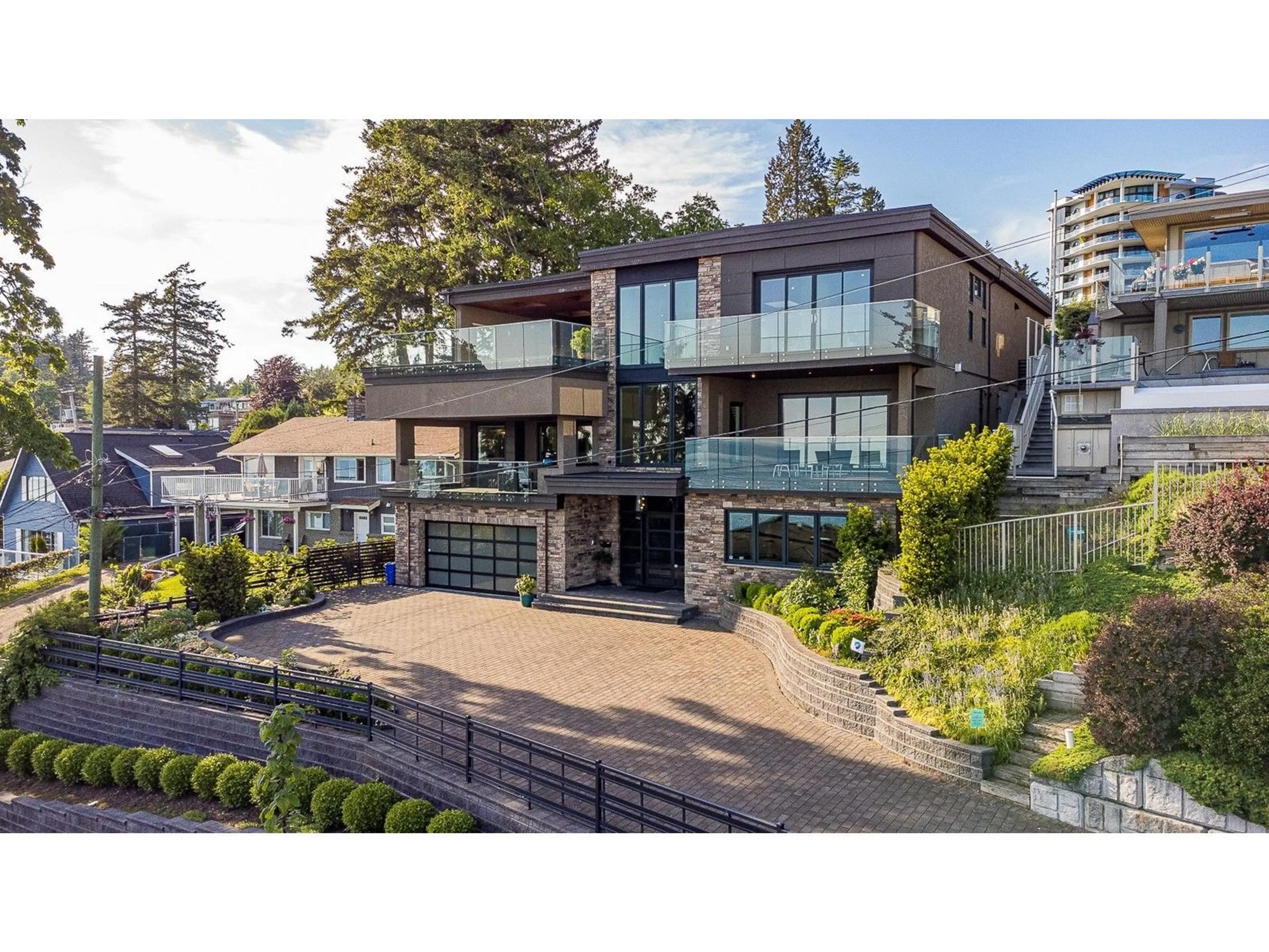 Frontside or backside of a home for 14833 HARDIE AVENUE, White Rock British Columbia V4B2H6