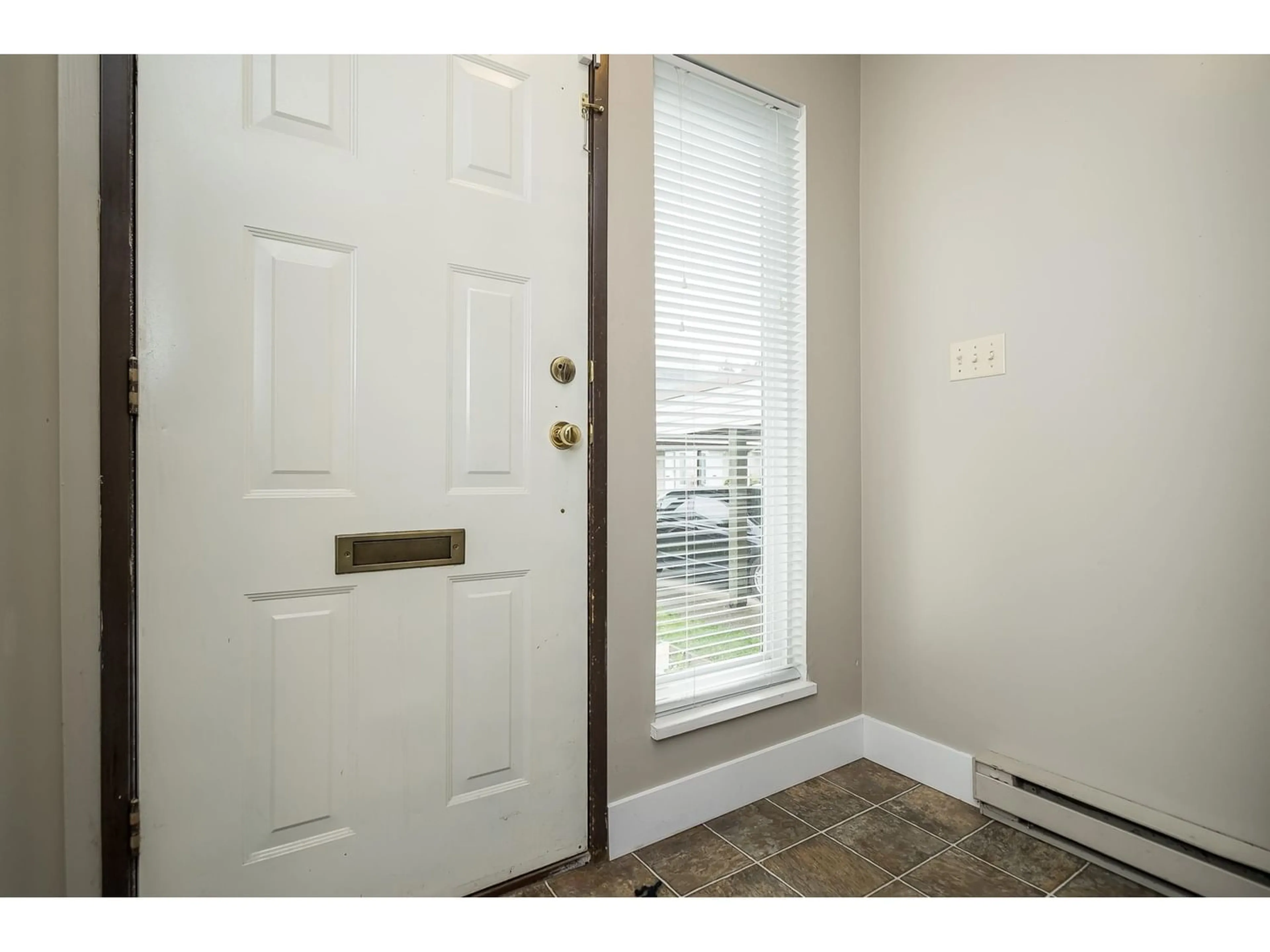 Indoor entryway for 250 32550 MACLURE ROAD, Abbotsford British Columbia V2T4N3