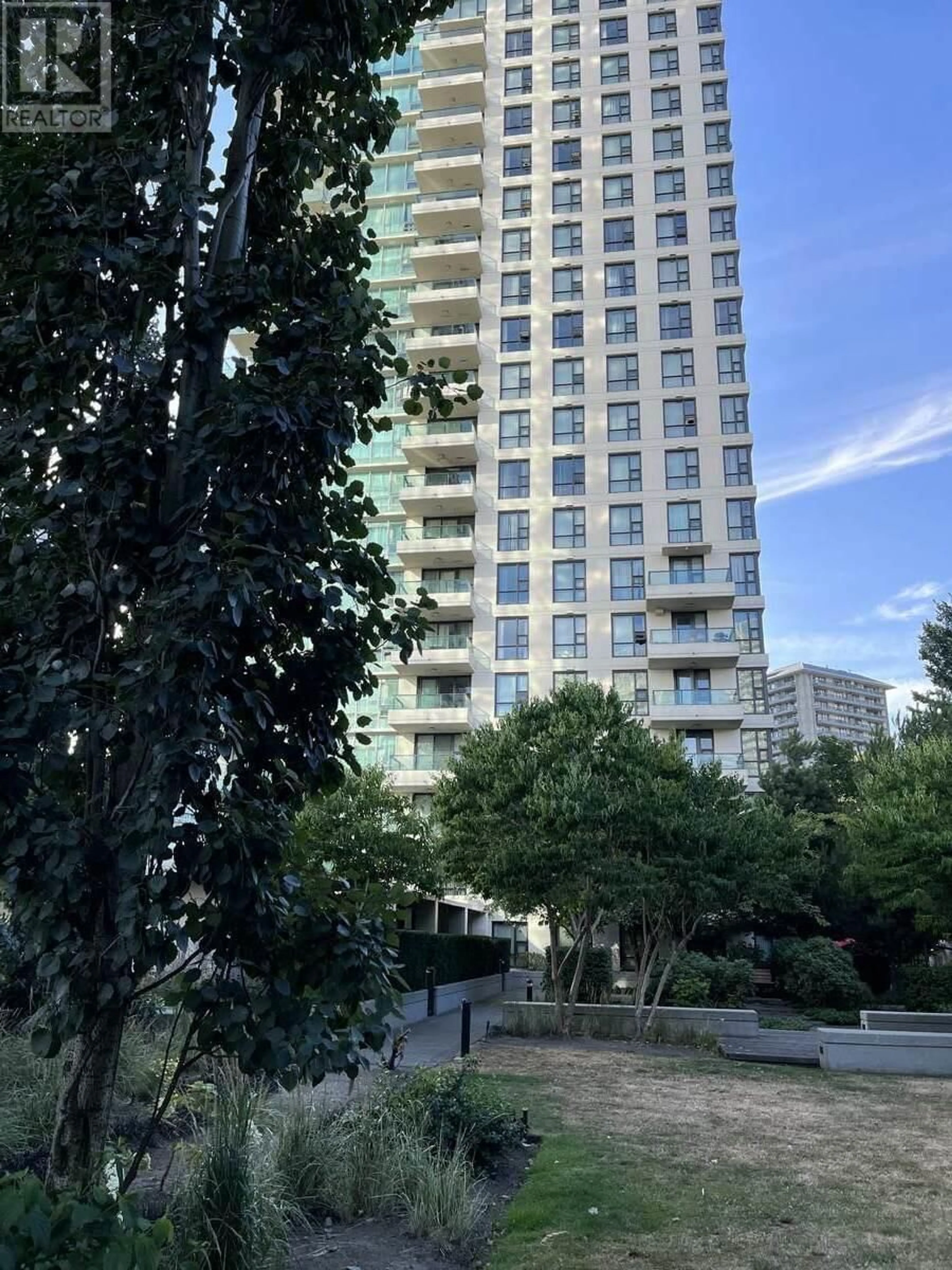 A pic from exterior of the house or condo, the front or back of building for 503 2200 DOUGLAS ROAD, Burnaby British Columbia V5C0G8