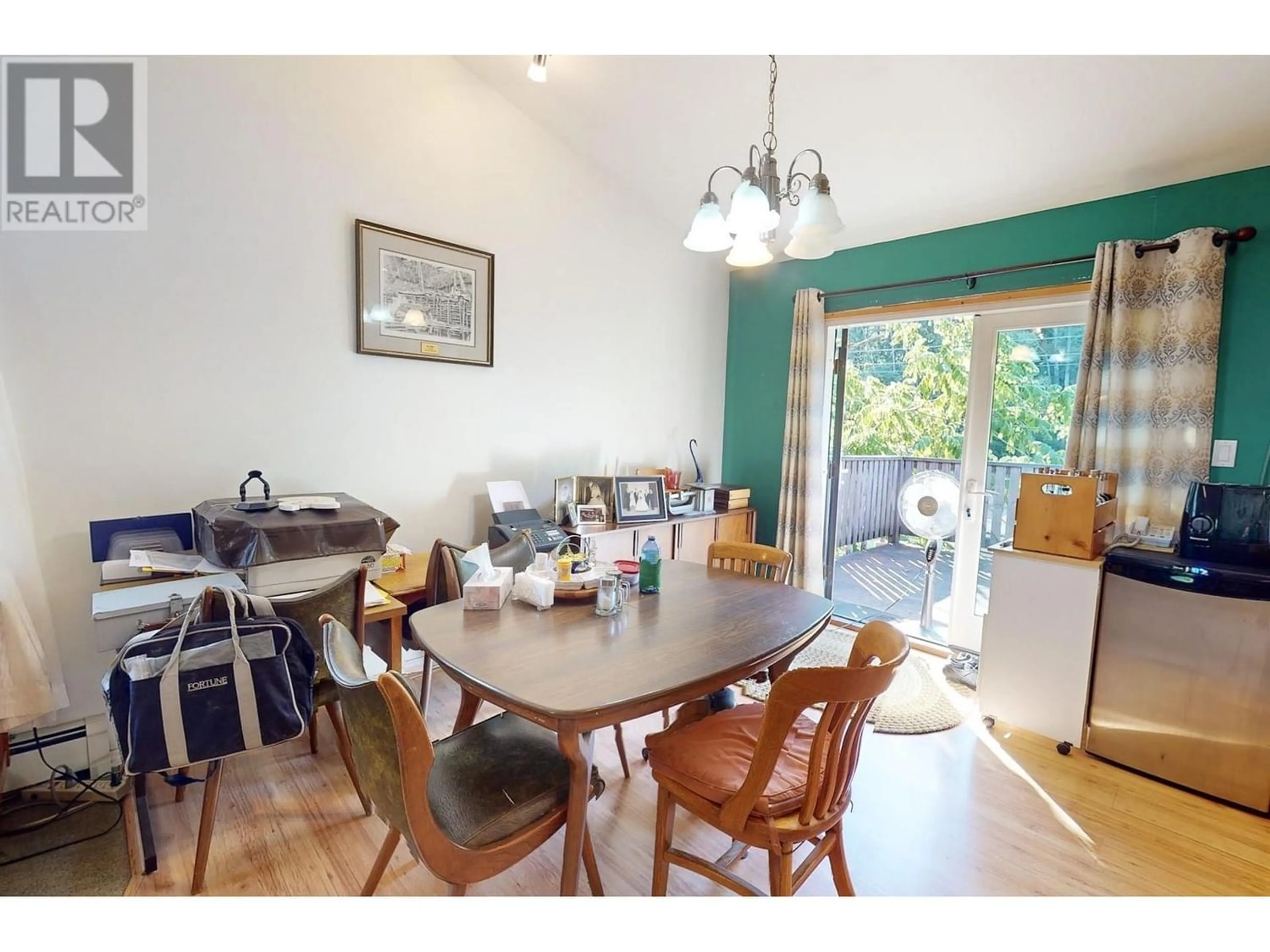 Dining room, wood floors, cottage for 38053 WESTWAY AVENUE, Squamish British Columbia V8B0X6