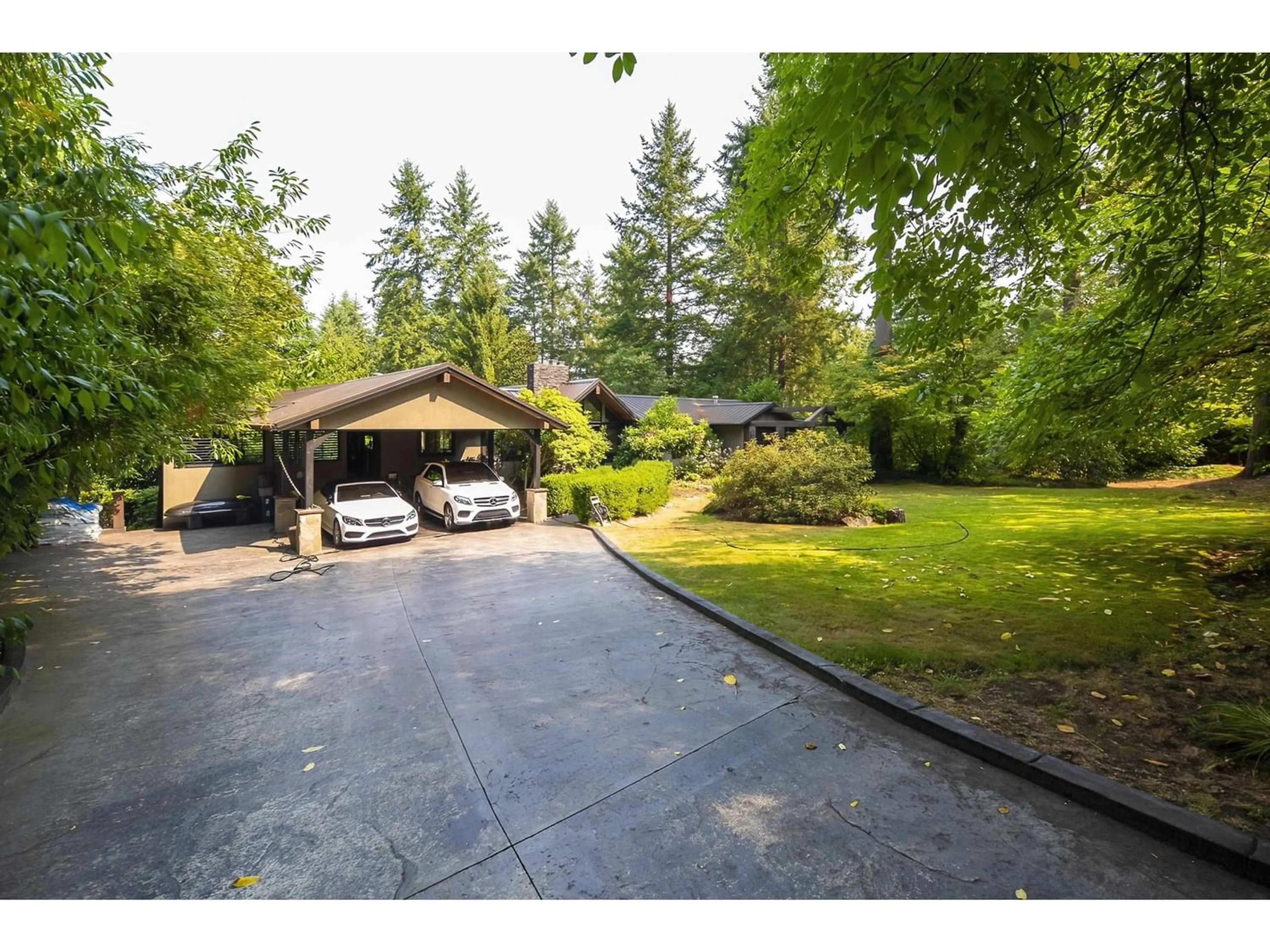 Indoor garage, cement floor for 14275 28 AVENUE, Surrey British Columbia V4P2H2