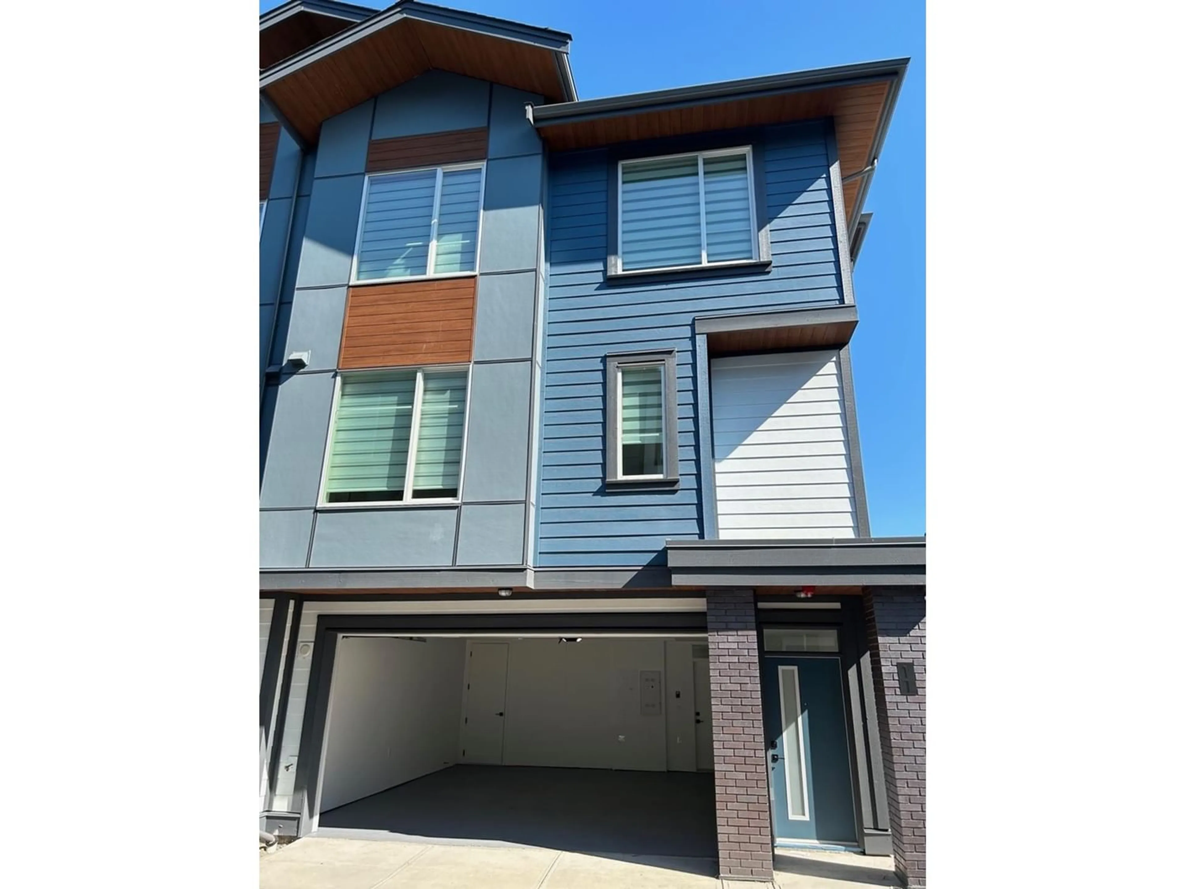 A pic from exterior of the house or condo for 11 20763 76 AVENUE, Langley British Columbia V2Y3N8