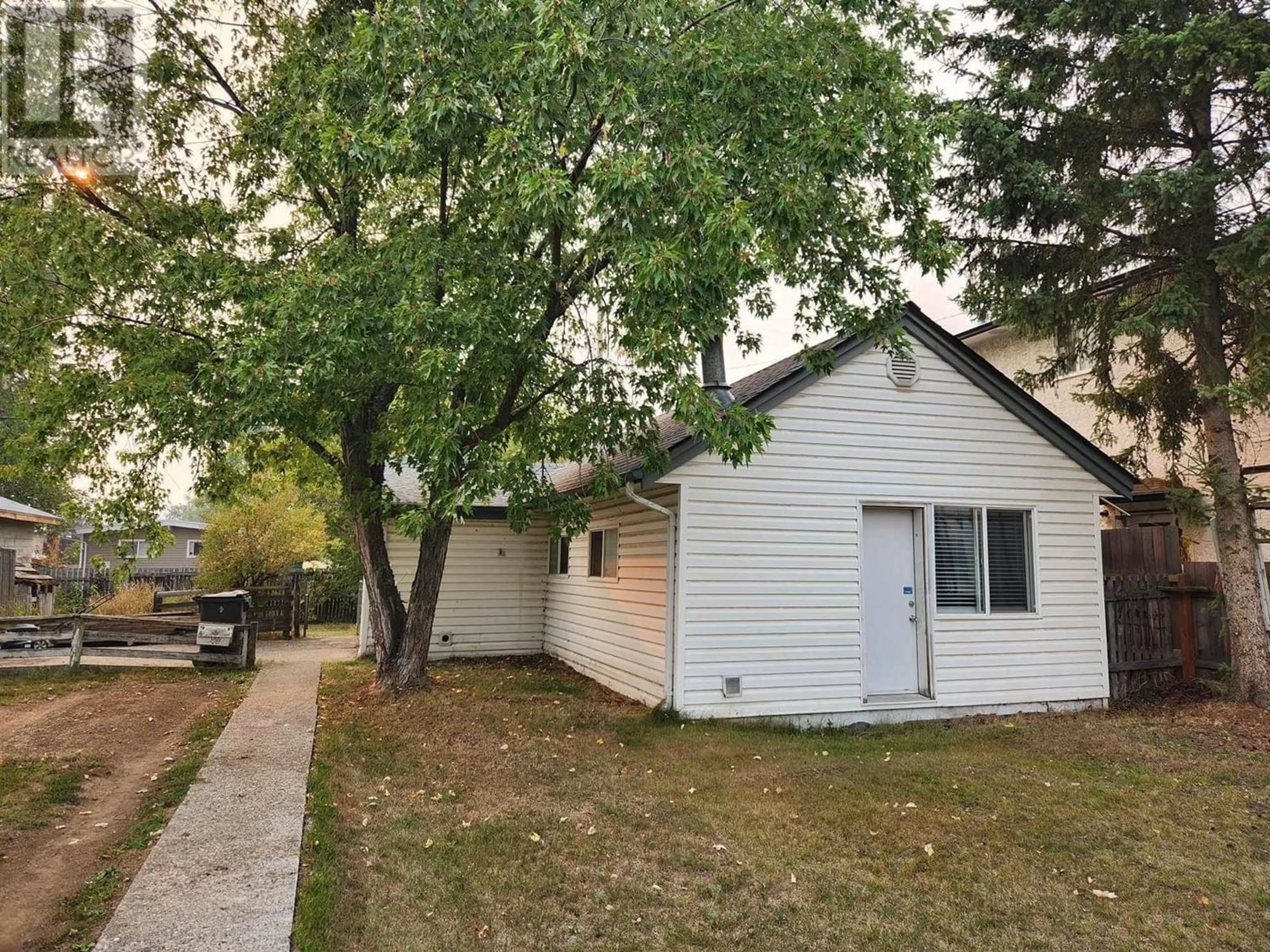 Outside view for 405 MOFFAT STREET, Prince George British Columbia V2M3L4