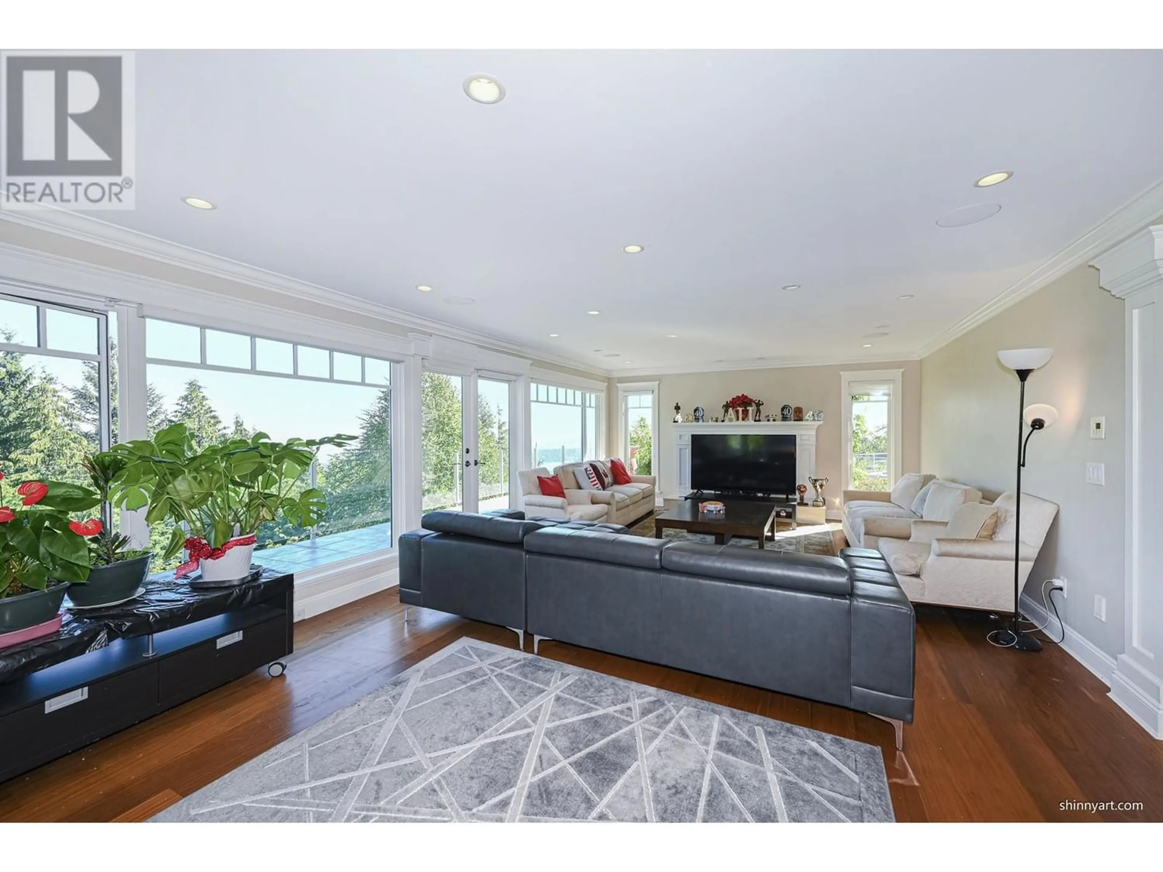 Living room, wood floors for 1444 SANDHURST PLACE, West Vancouver British Columbia V7S2P3