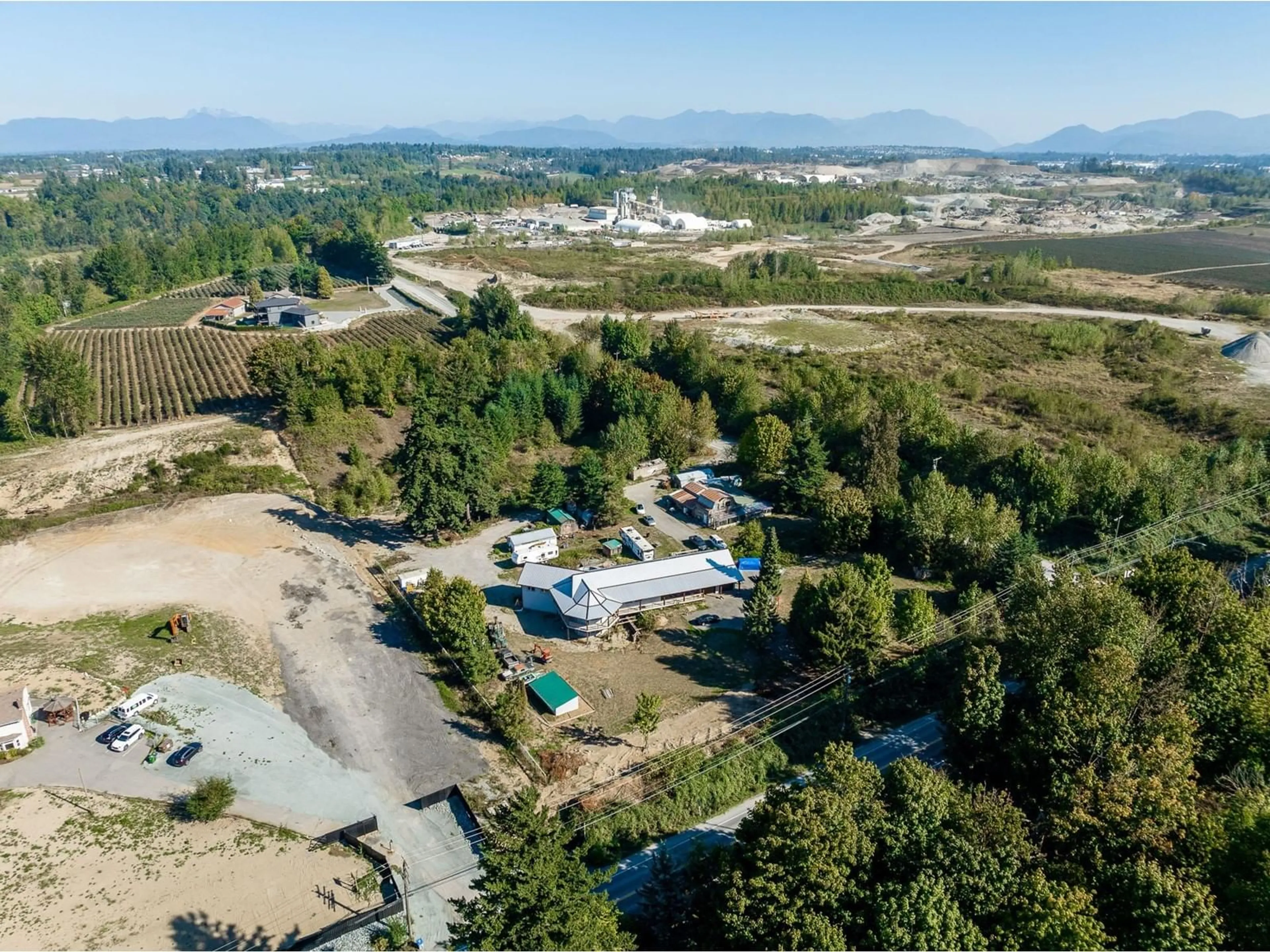 A pic from outside/outdoor area/front of a property/back of a property/a pic from drone, mountain view for 857 BRADNER, Abbotsford British Columbia V4X1H8