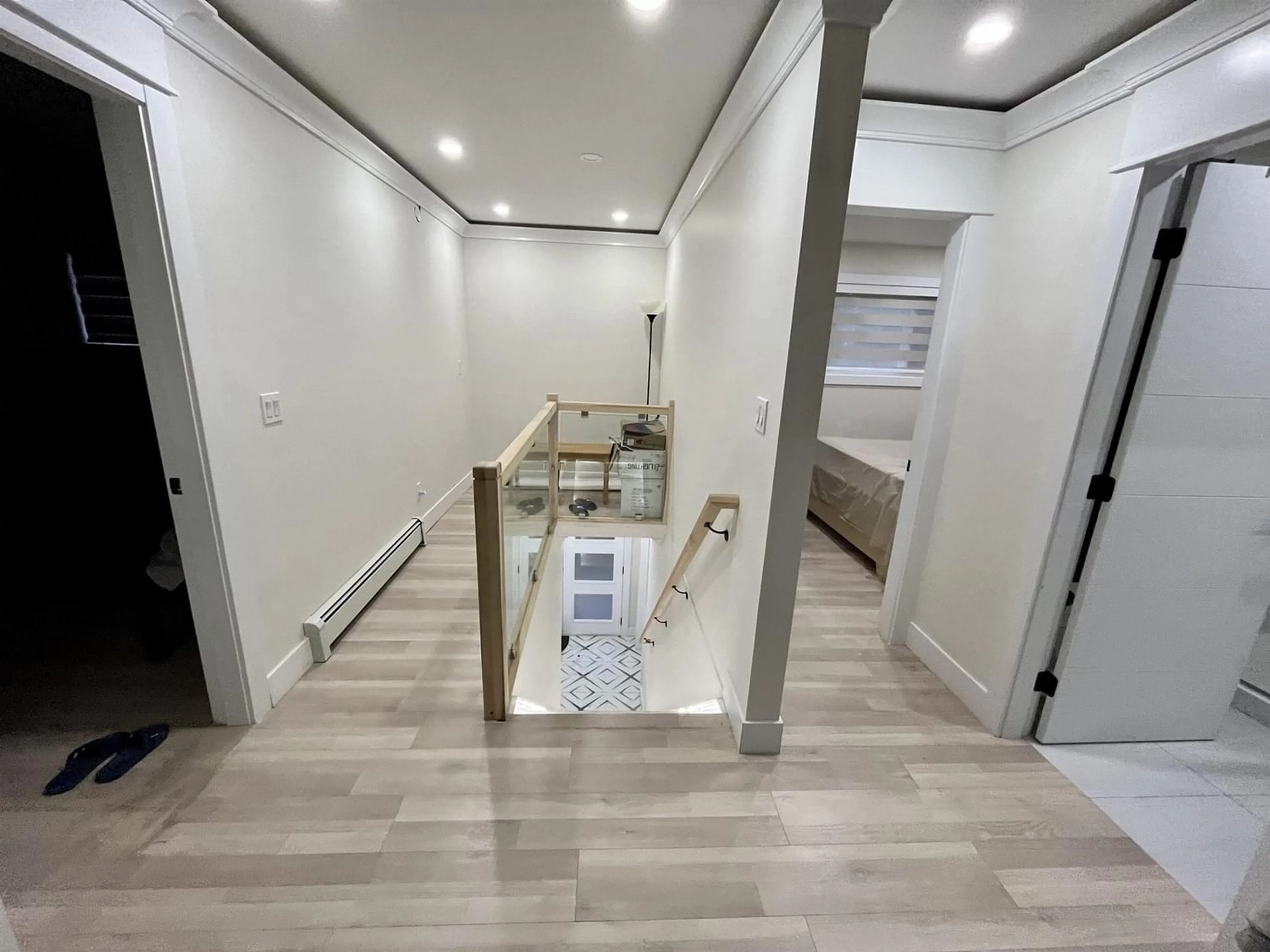 Indoor foyer for 12948 72 AVENUE, Surrey British Columbia V3W2M9