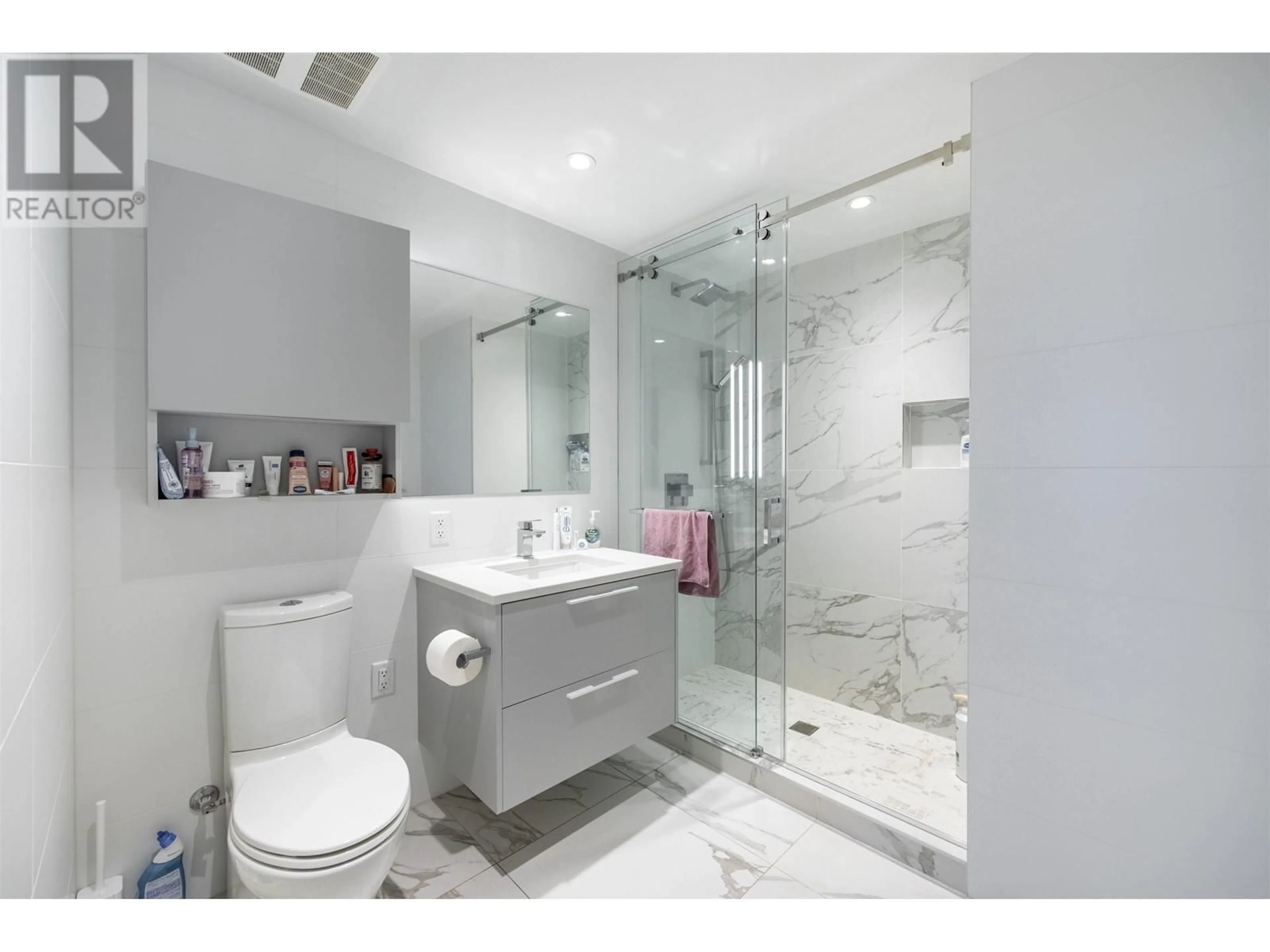 Contemporary bathroom, ceramic/tile floor for 2108 - 6699 DUNBLANE AVENUE, Burnaby British Columbia V5H0J8