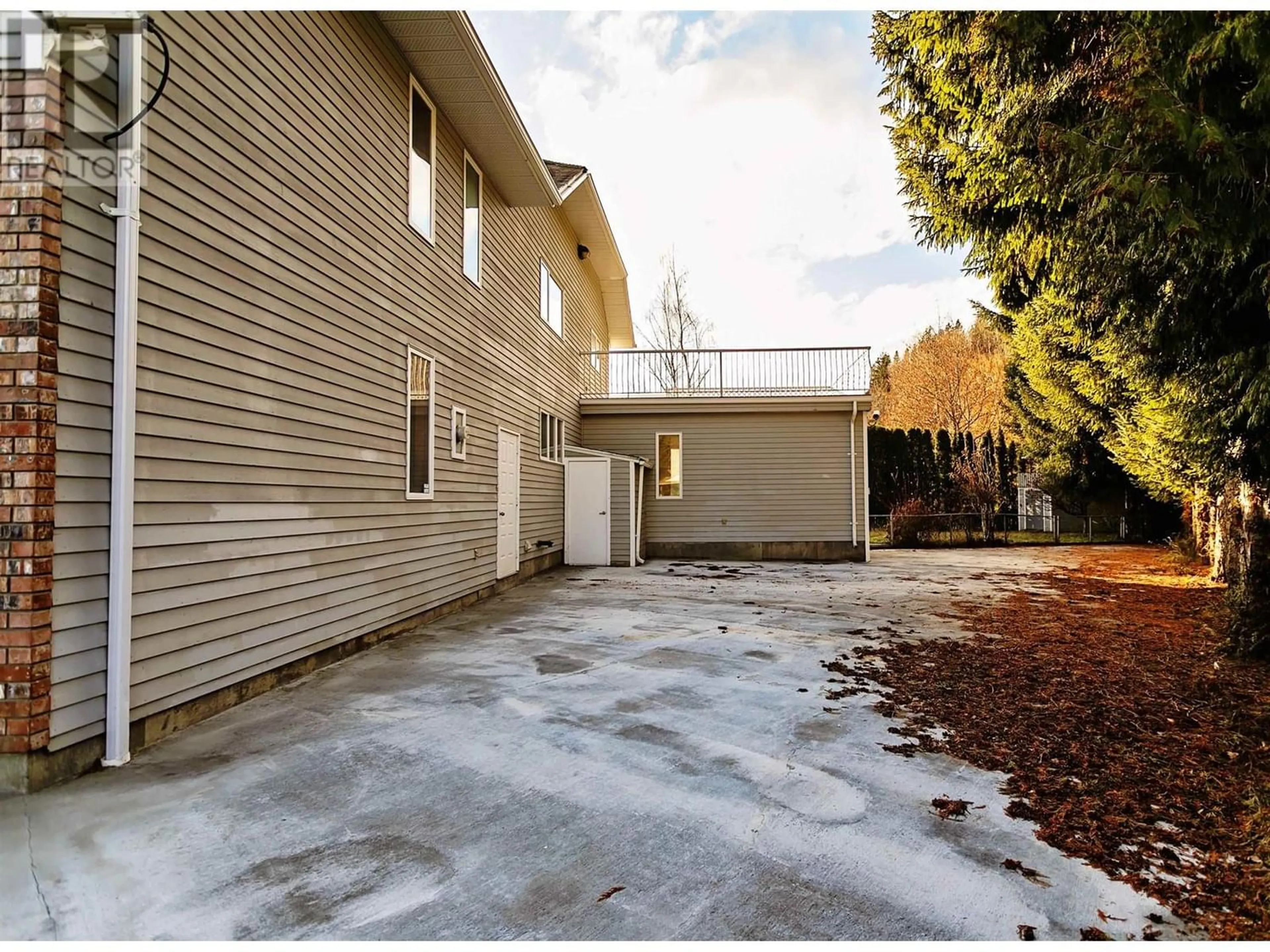 Frontside or backside of a home for 5005 COLE AVENUE, Terrace British Columbia V8G4T3