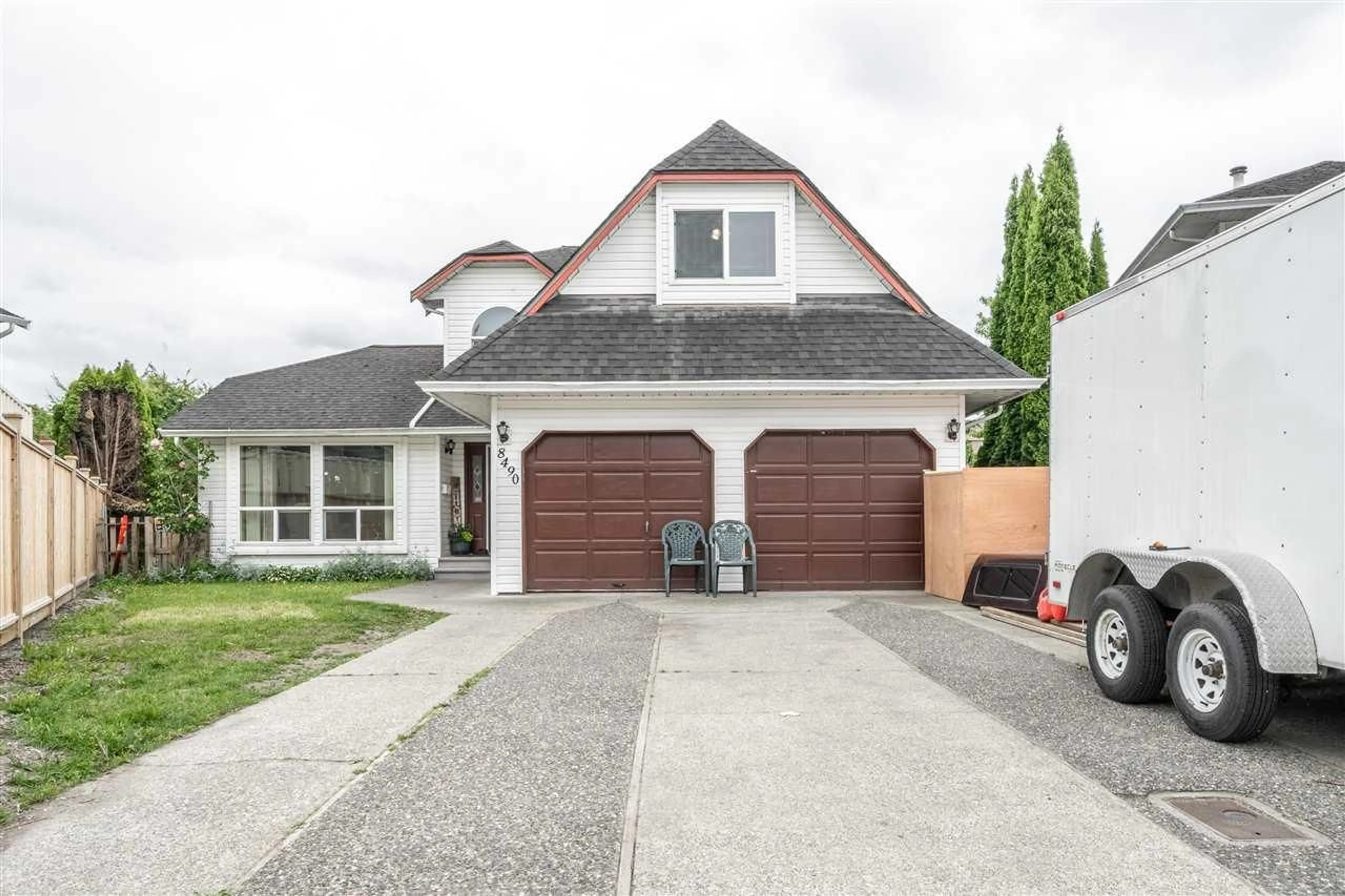 Frontside or backside of a home for 8490 BOEING PLACE, Chilliwack British Columbia V2P7W4