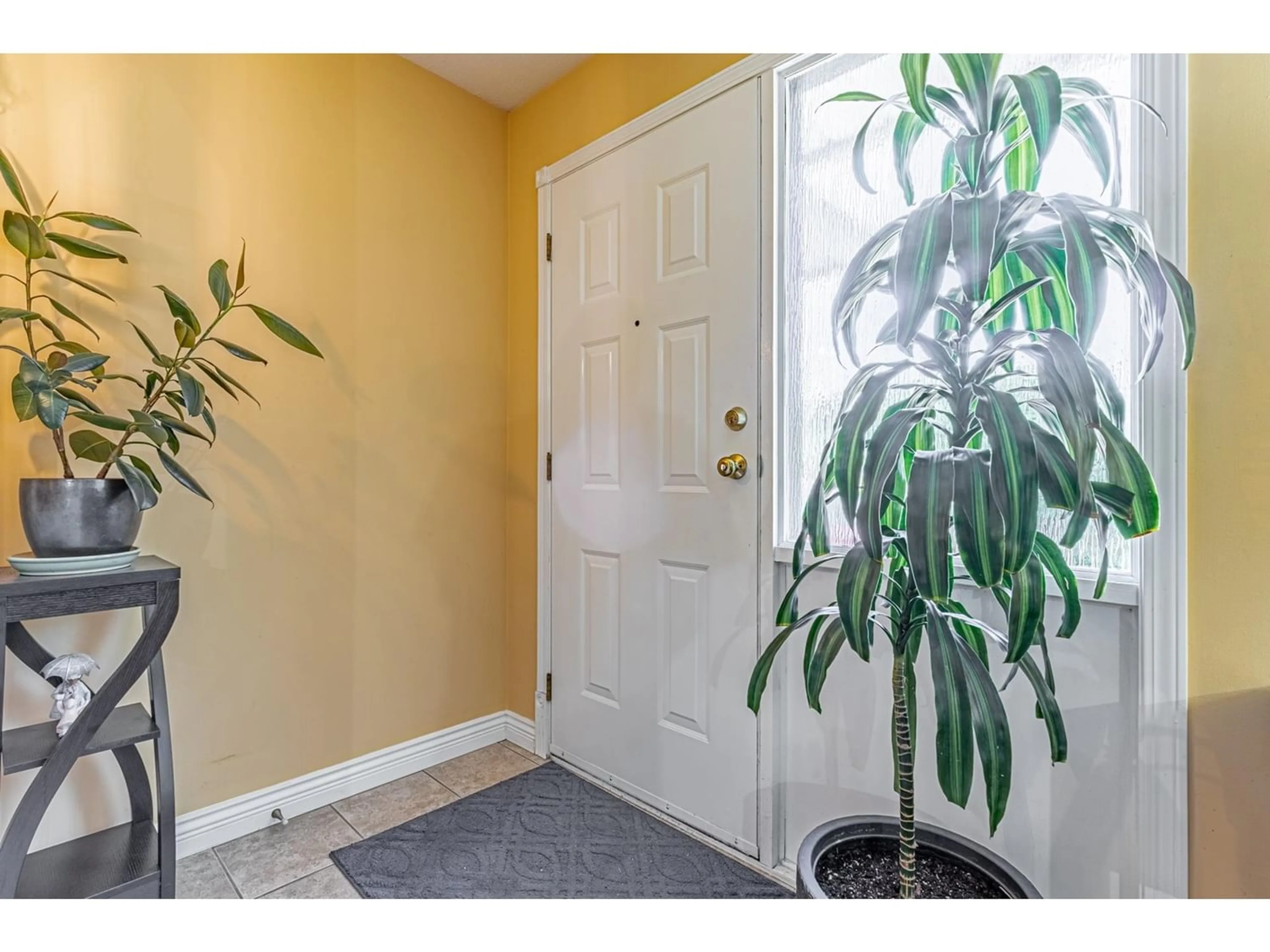 Indoor entryway for 31152 CREEKSIDE DRIVE, Abbotsford British Columbia V2T5J9