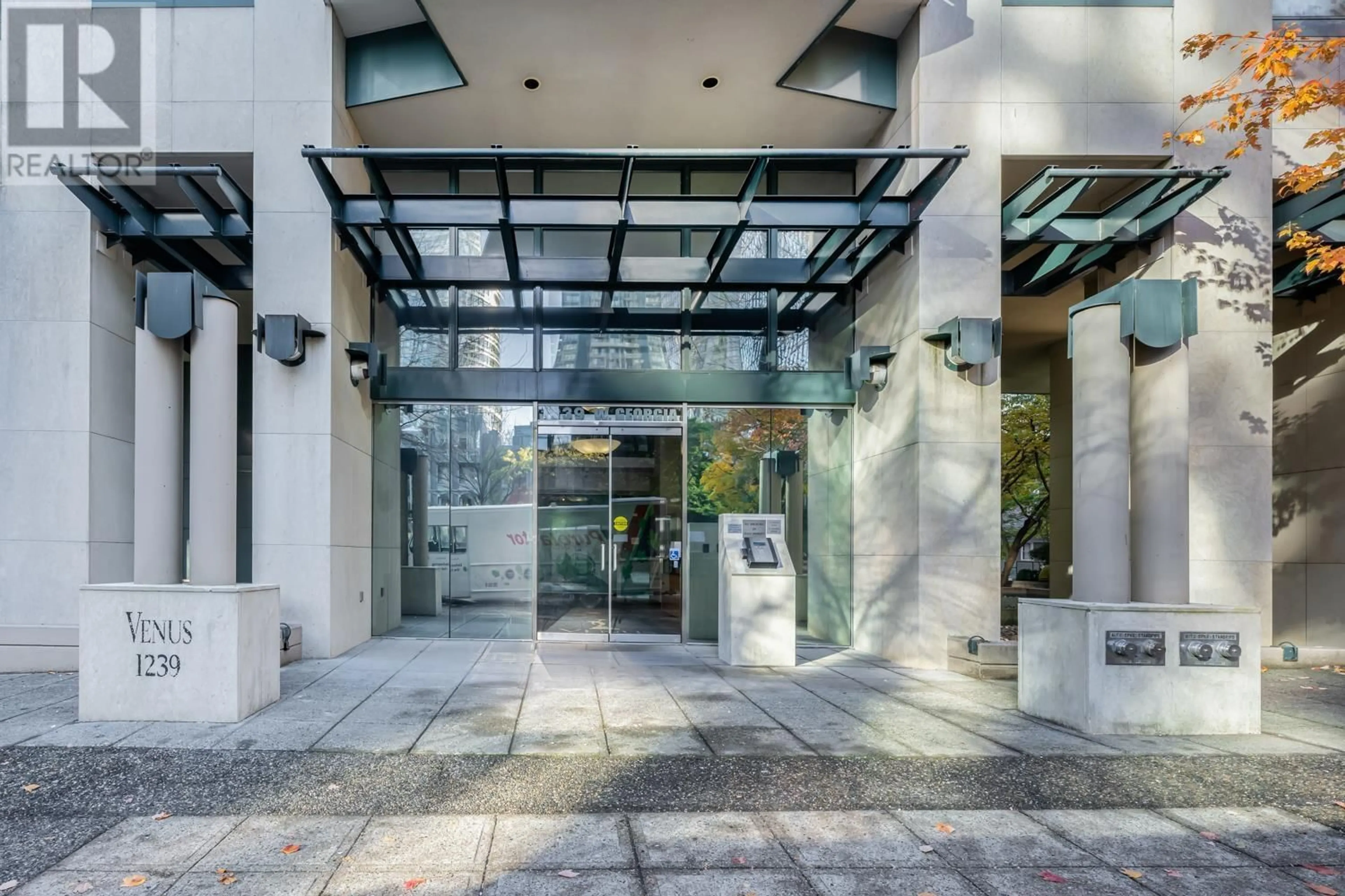 Indoor foyer for 2001 1239 W GEORGIA STREET, Vancouver British Columbia V6E4R8