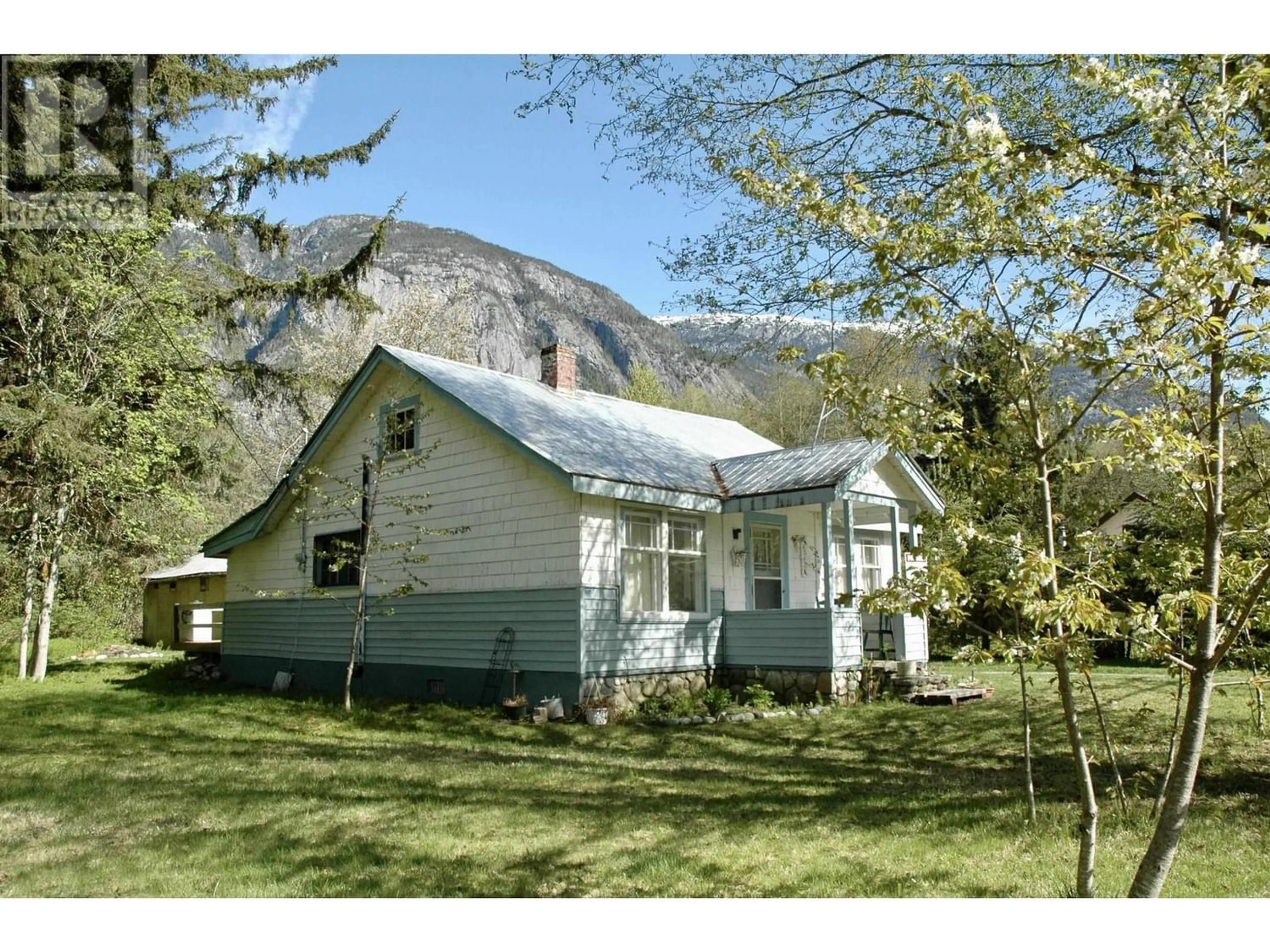 Cottage for 1596 MACKENZIE 20 HIGHWAY, Bella Coola British Columbia V0T1H0