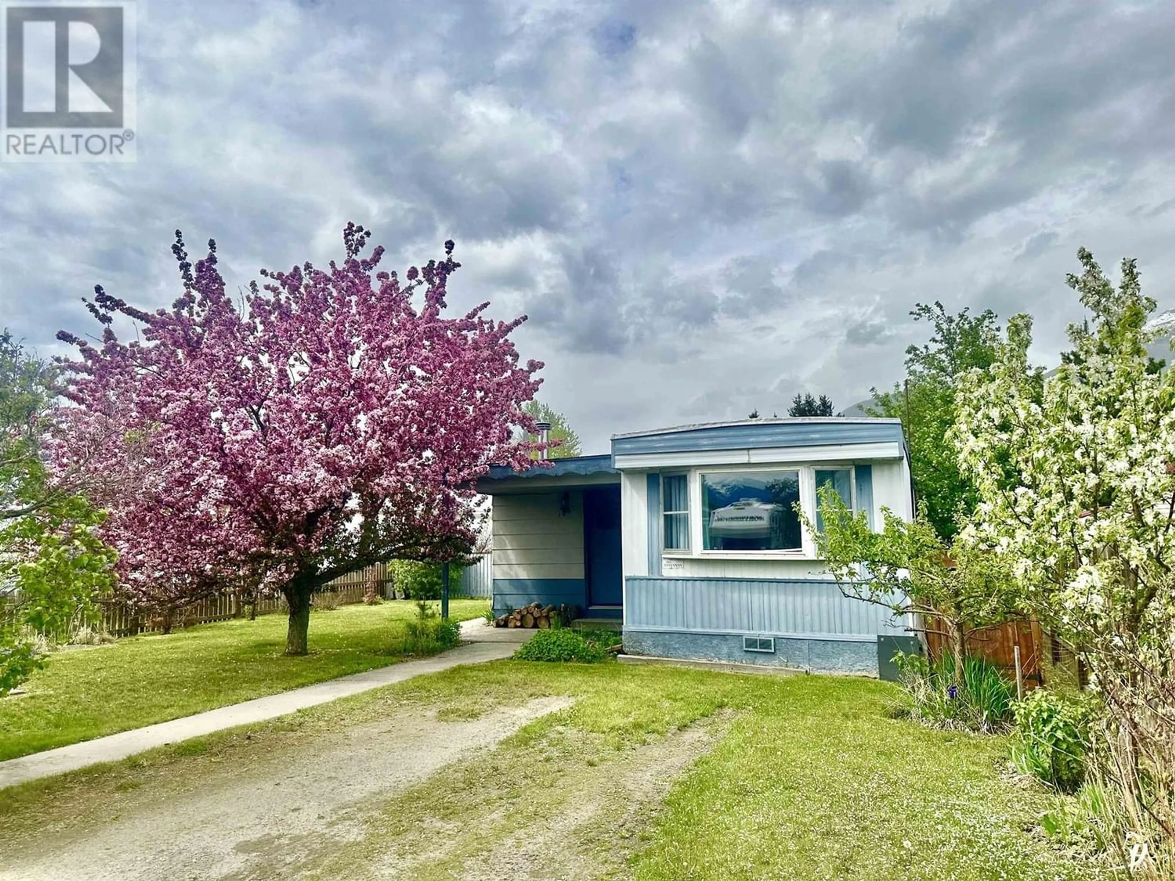 A pic from exterior of the house or condo for 1080 4TH AVENUE, Valemount British Columbia V0E2Z0