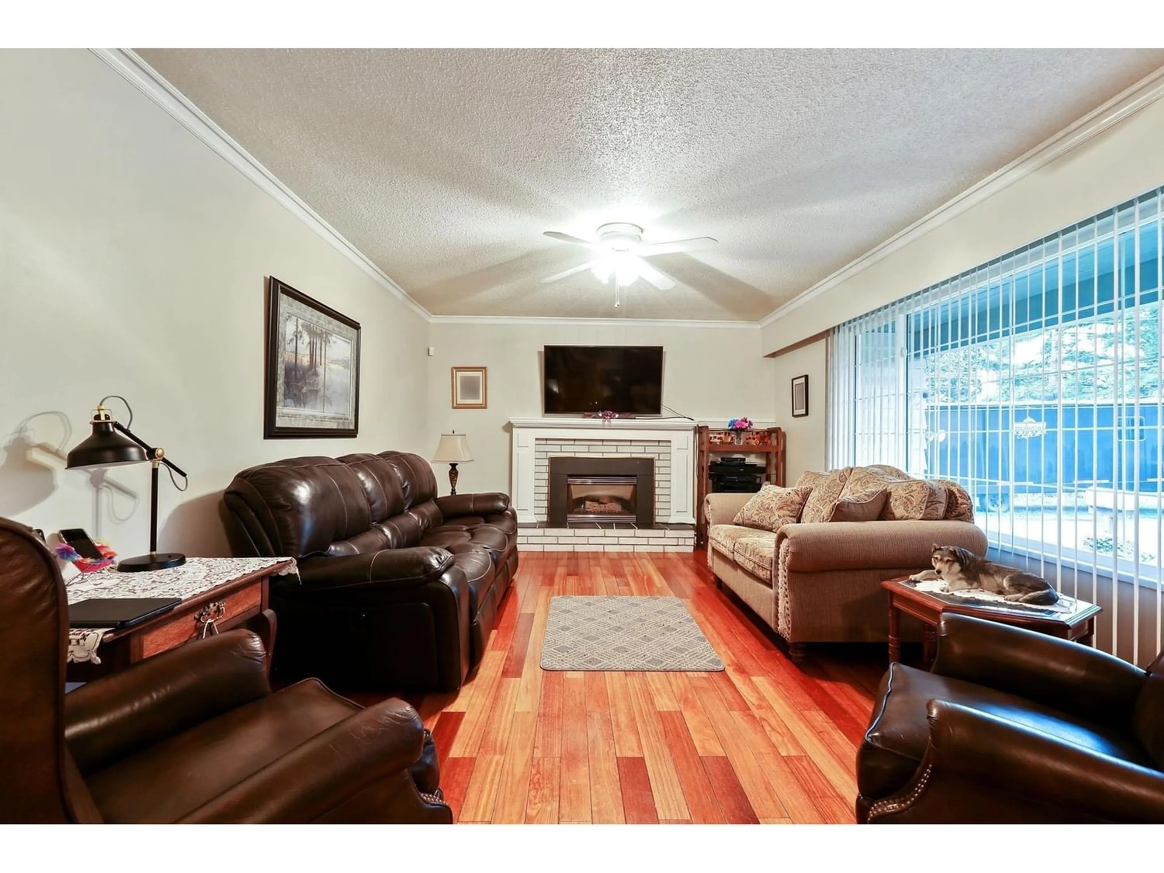 Living room for 4608 207A STREET, Langley British Columbia V3A5N3