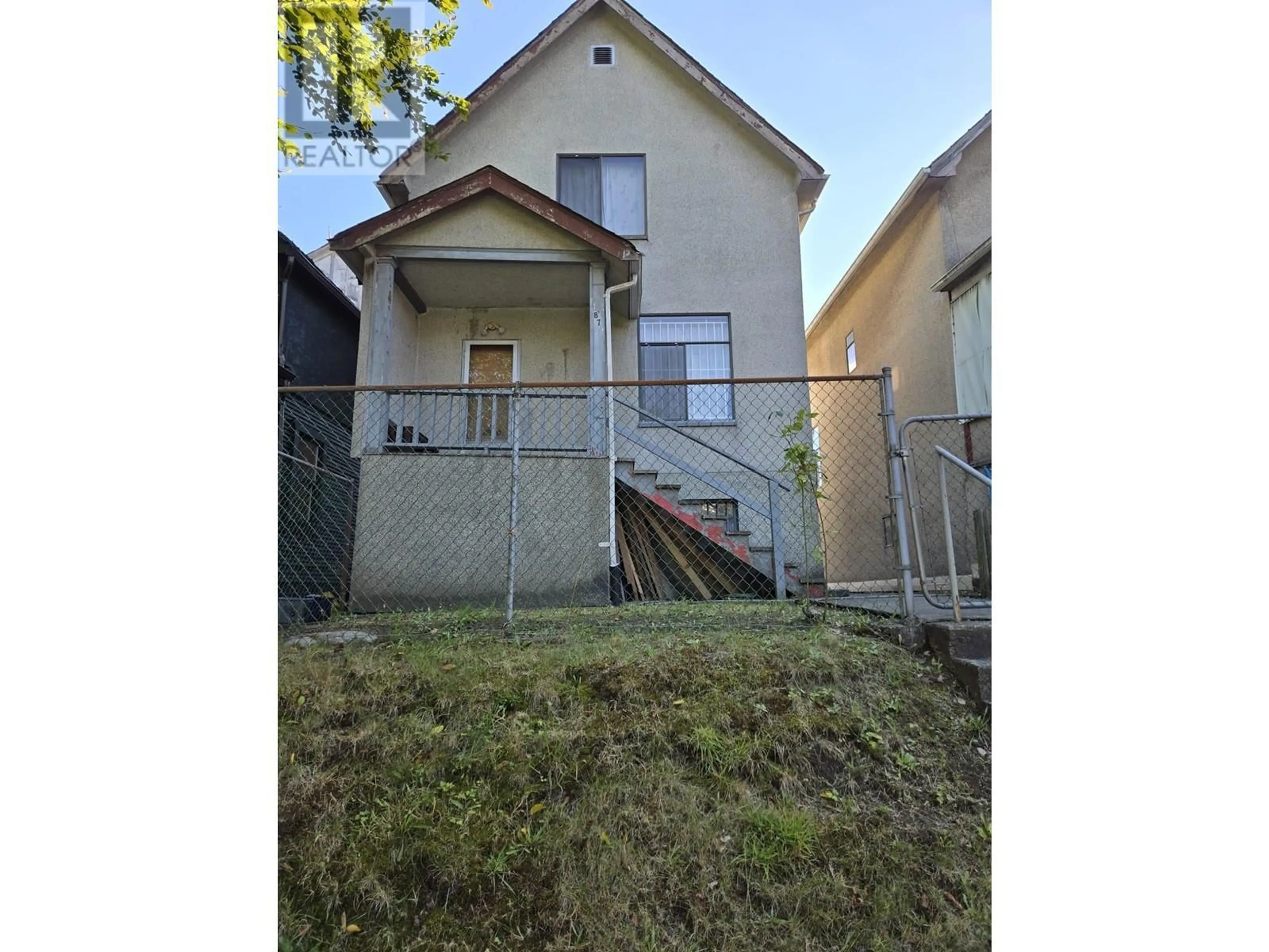 Frontside or backside of a home, the fenced backyard for 872 UNION STREET, Vancouver British Columbia V6A2C4