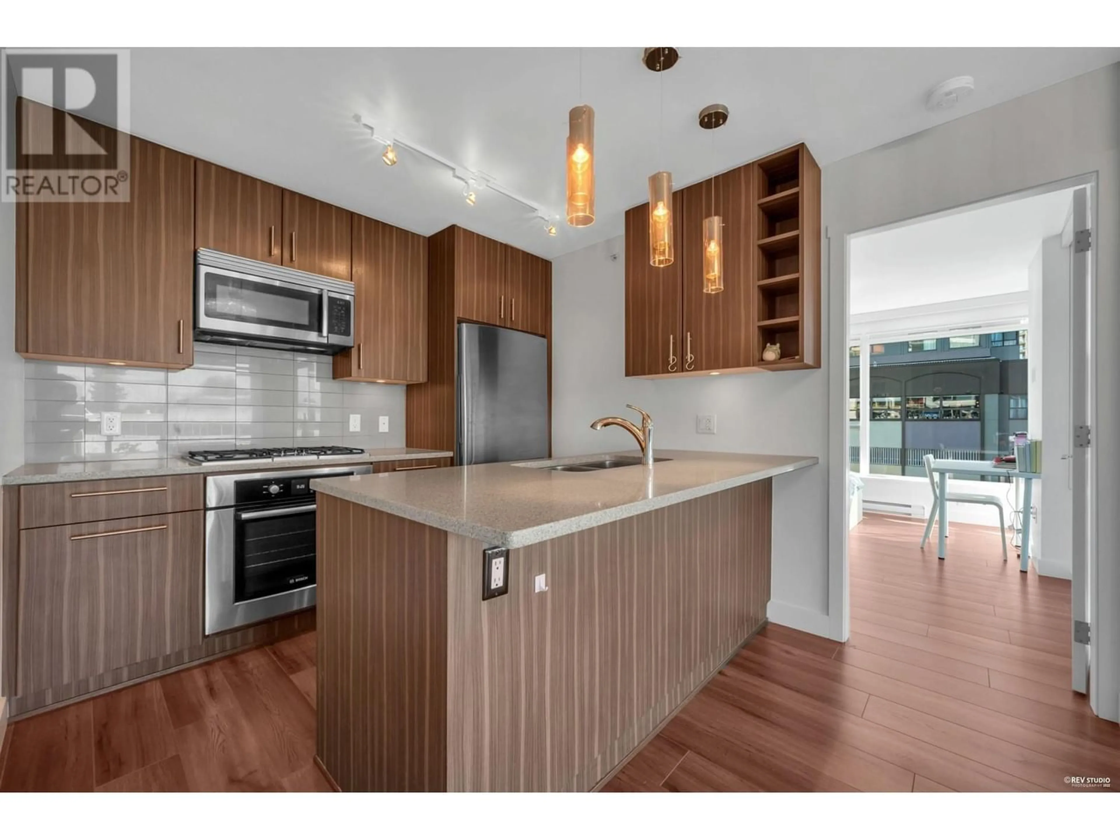 Contemporary kitchen for 708 608 BELMONT STREET, New Westminster British Columbia V3M0G8