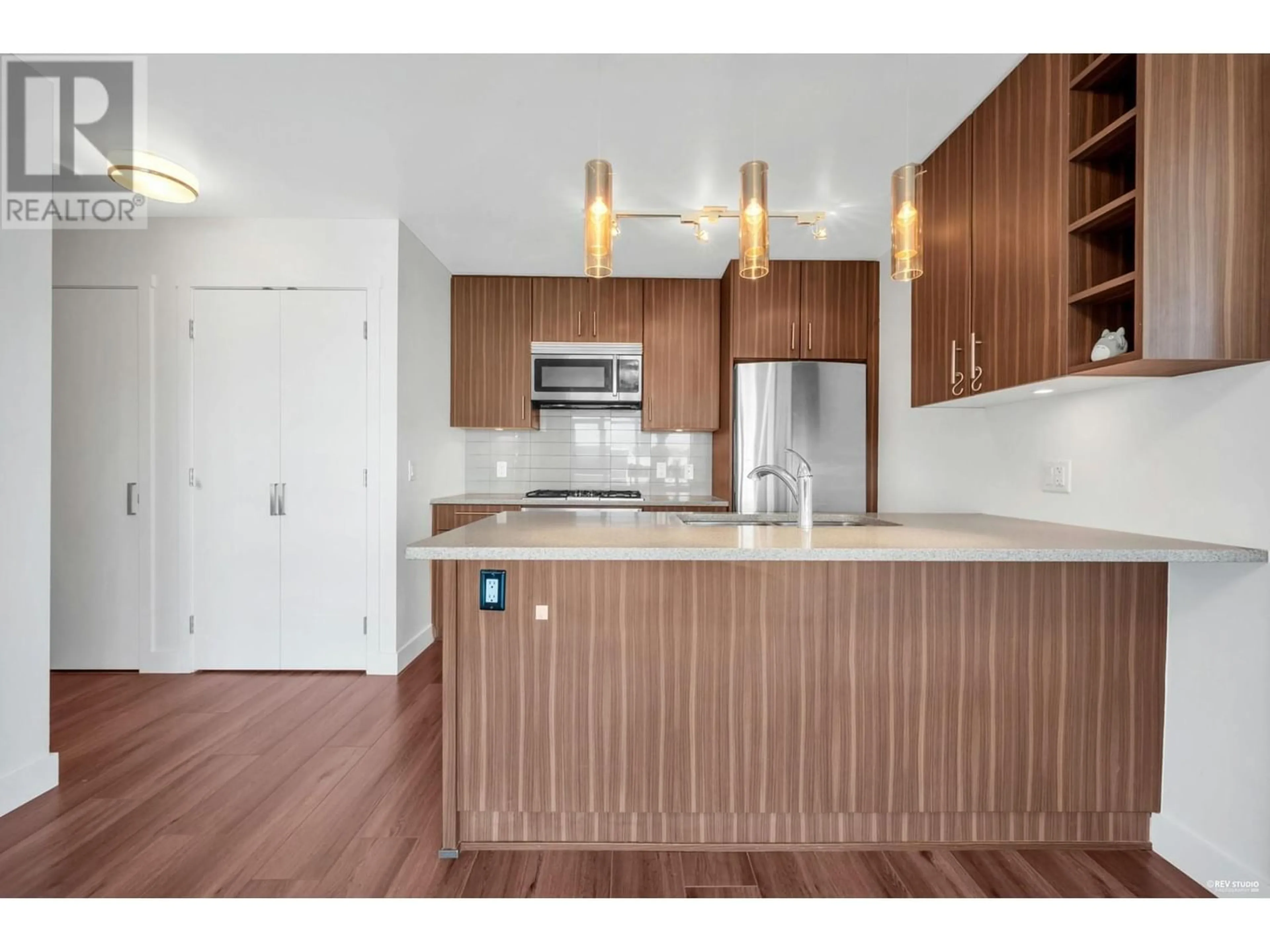 Standard kitchen for 708 608 BELMONT STREET, New Westminster British Columbia V3M0G8