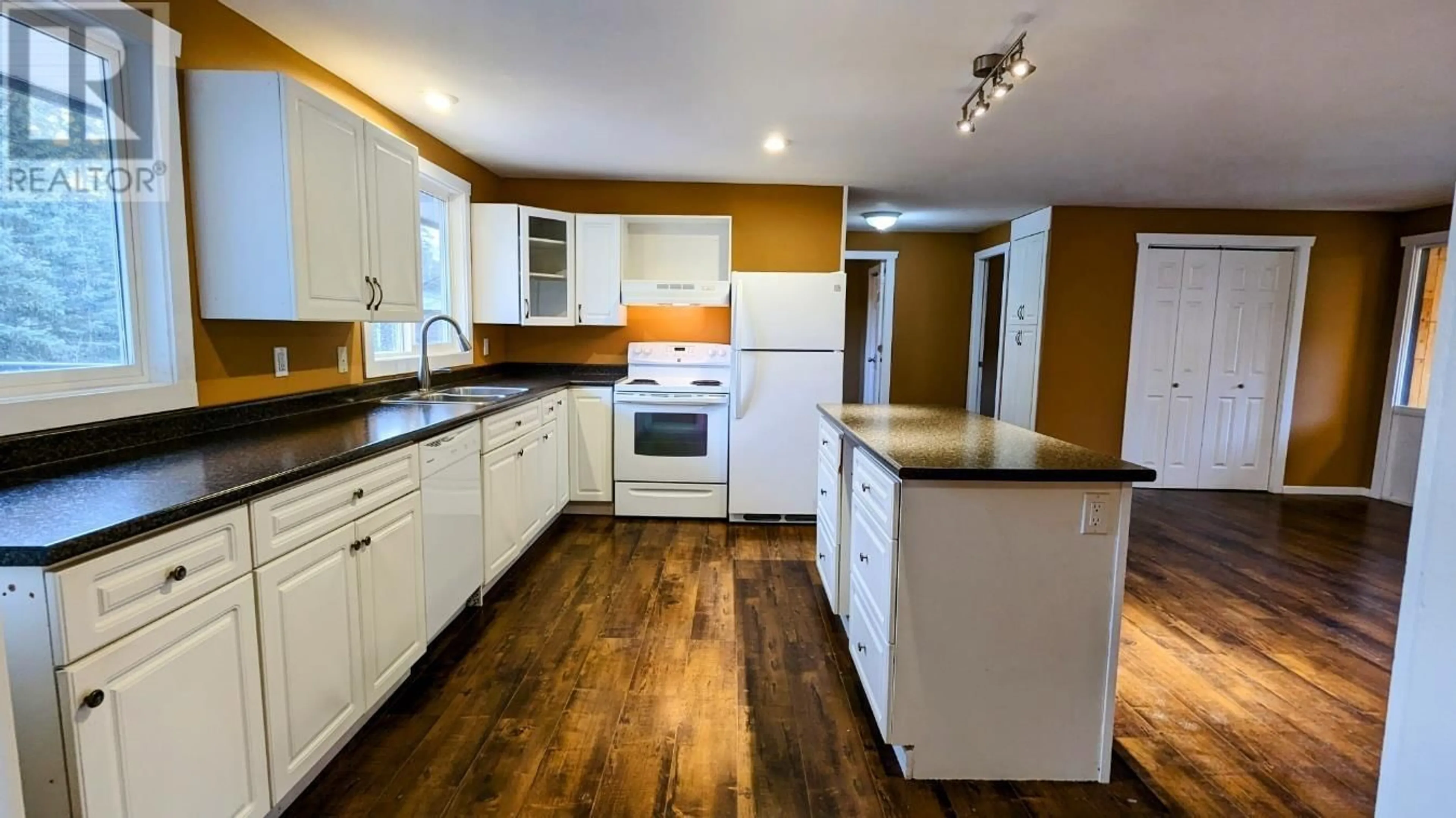 Open concept kitchen for 5611 CANIM-HENDRIX LAKE ROAD, 100 Mile House British Columbia V0K1M0