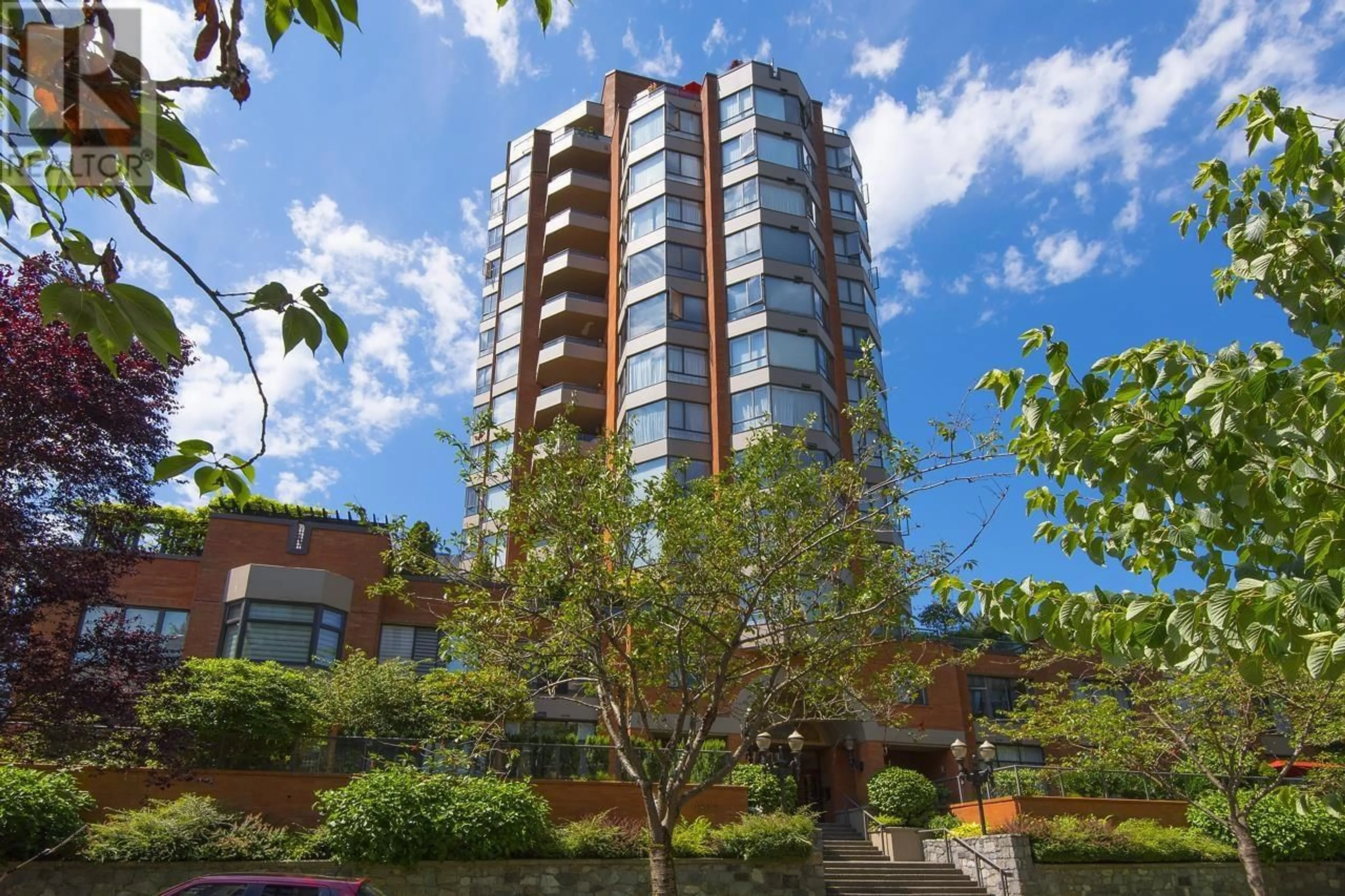 Contemporary kitchen for 902 1860 ROBSON STREET, Vancouver British Columbia V6G3C1