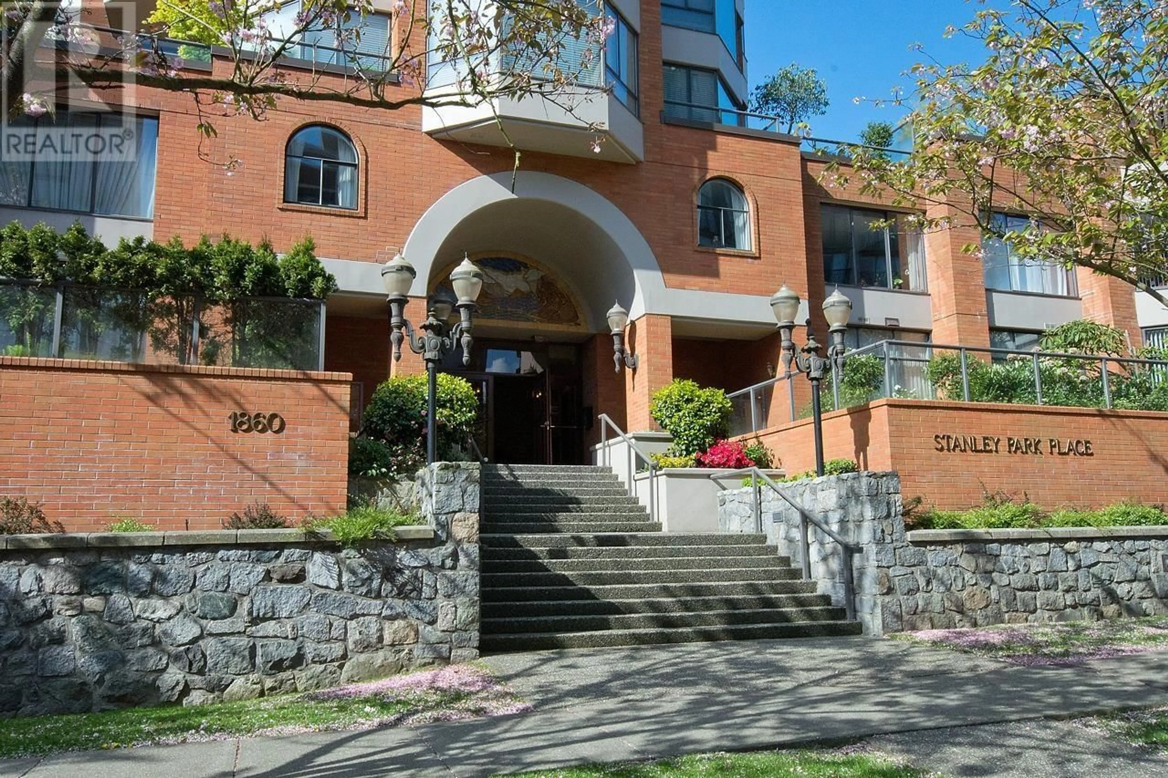 A pic from exterior of the house or condo for 902 1860 ROBSON STREET, Vancouver British Columbia V6G3C1