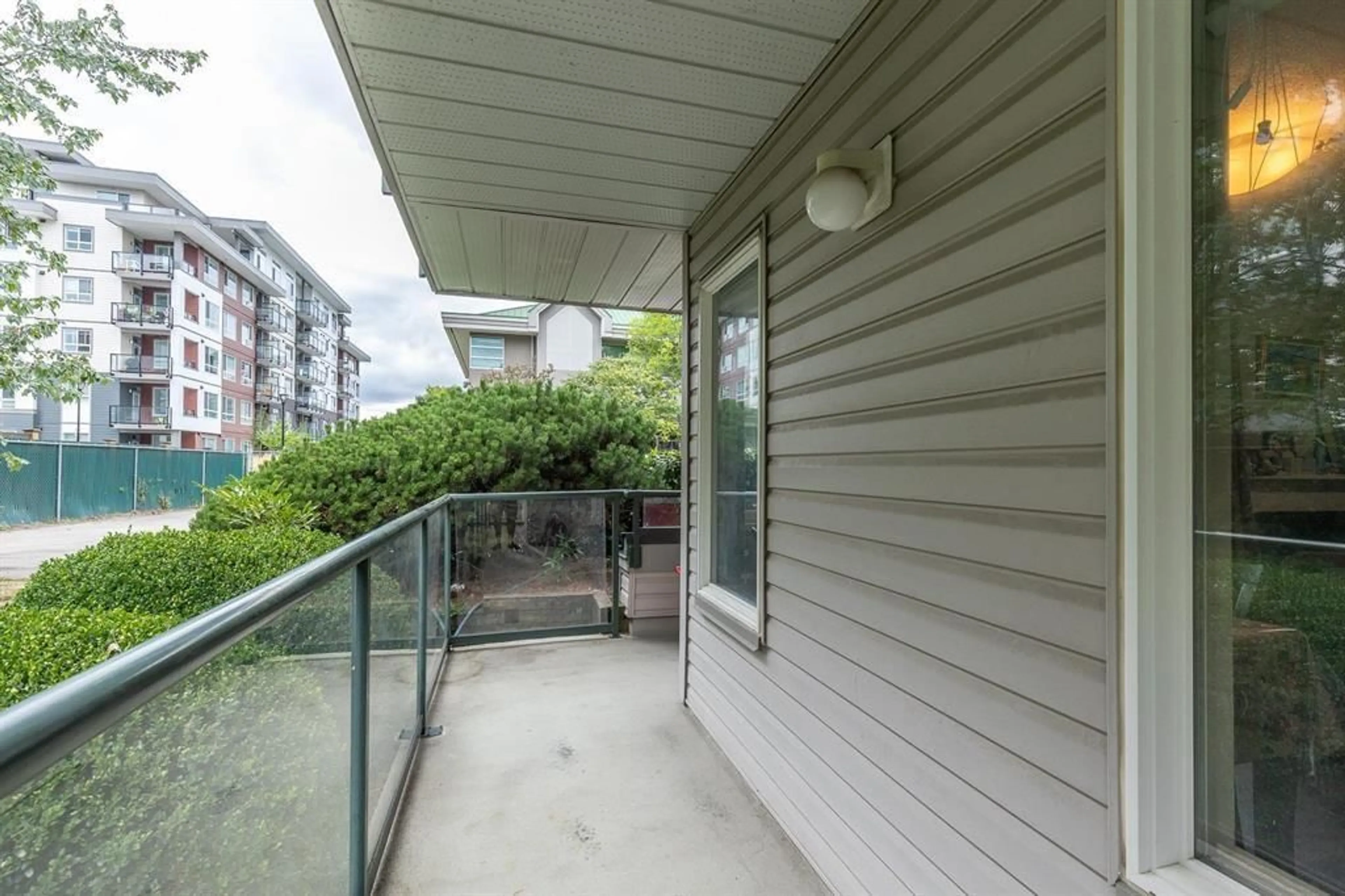 Patio for 109 33668 KING ROAD, Abbotsford British Columbia V2S7P8