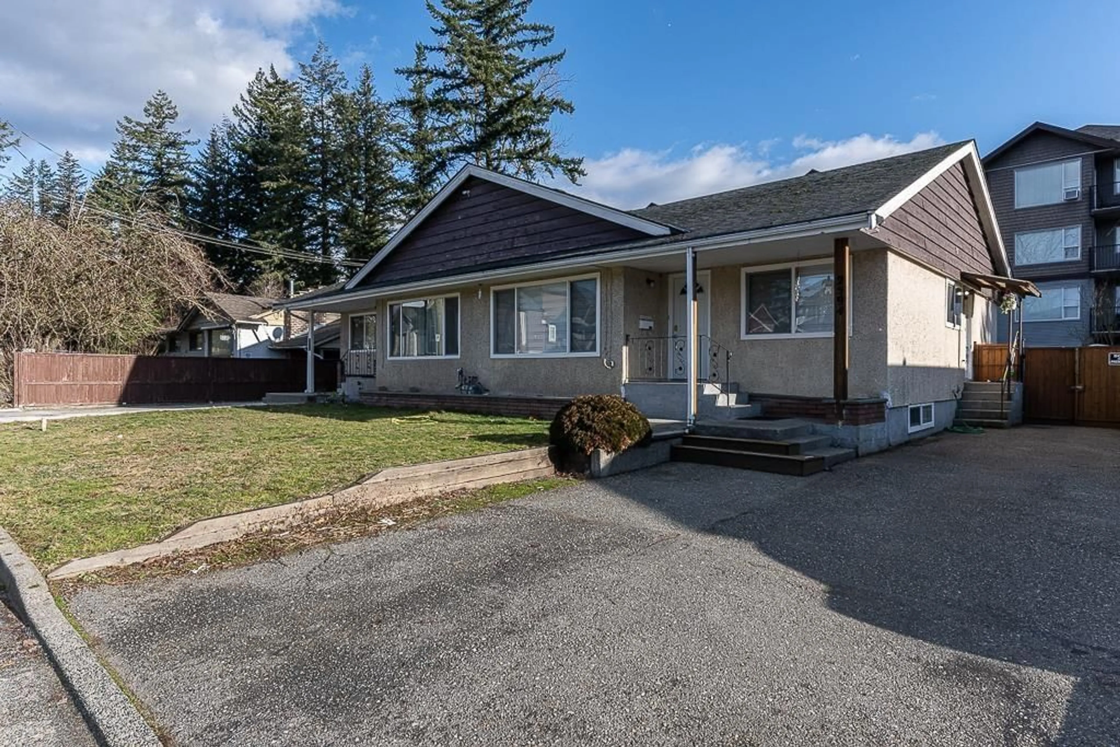 Outside view for 2594 PARKVIEW STREET, Abbotsford British Columbia V2T3L1