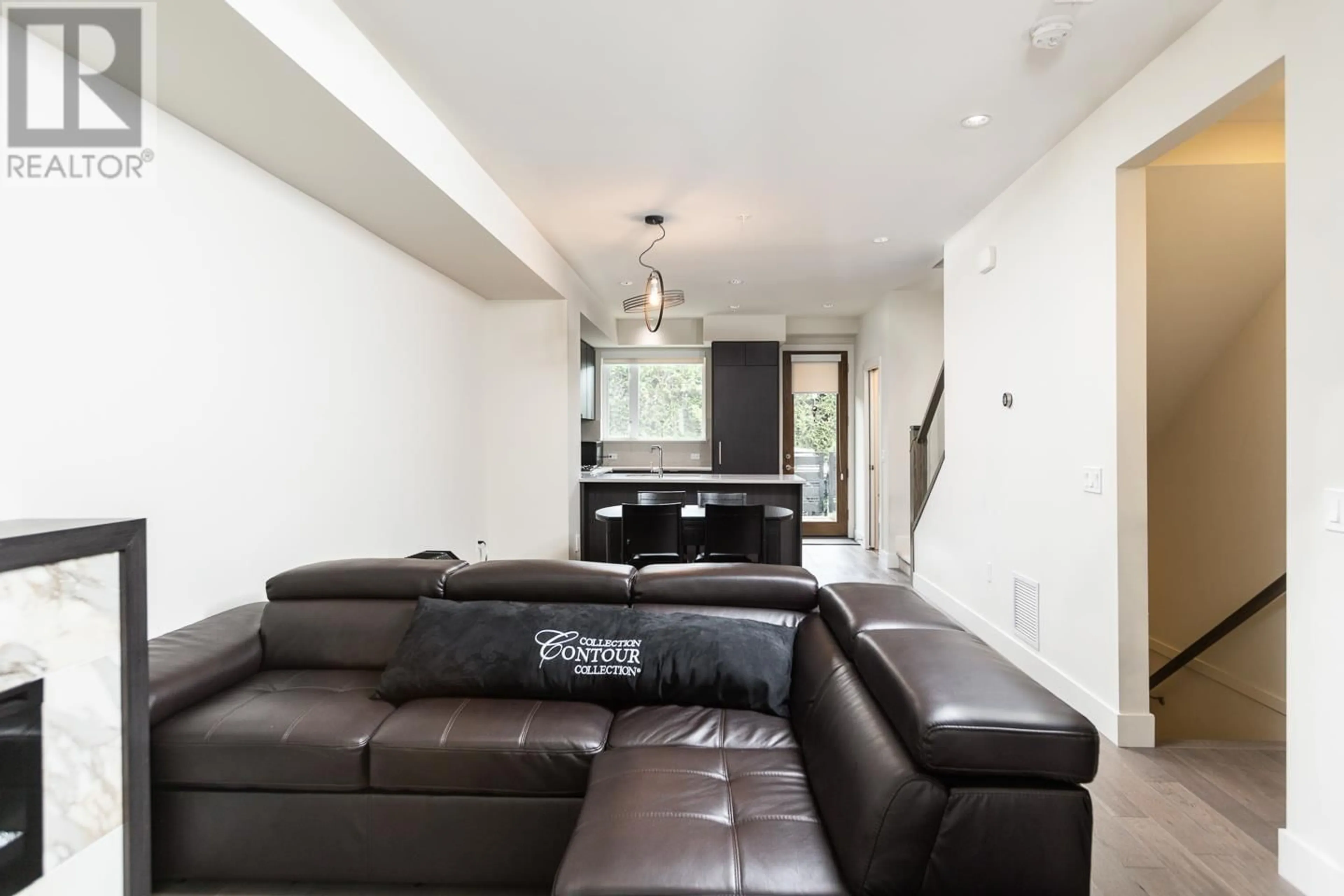 Living room for 5472 OAK STREET, Vancouver British Columbia V6M2V6