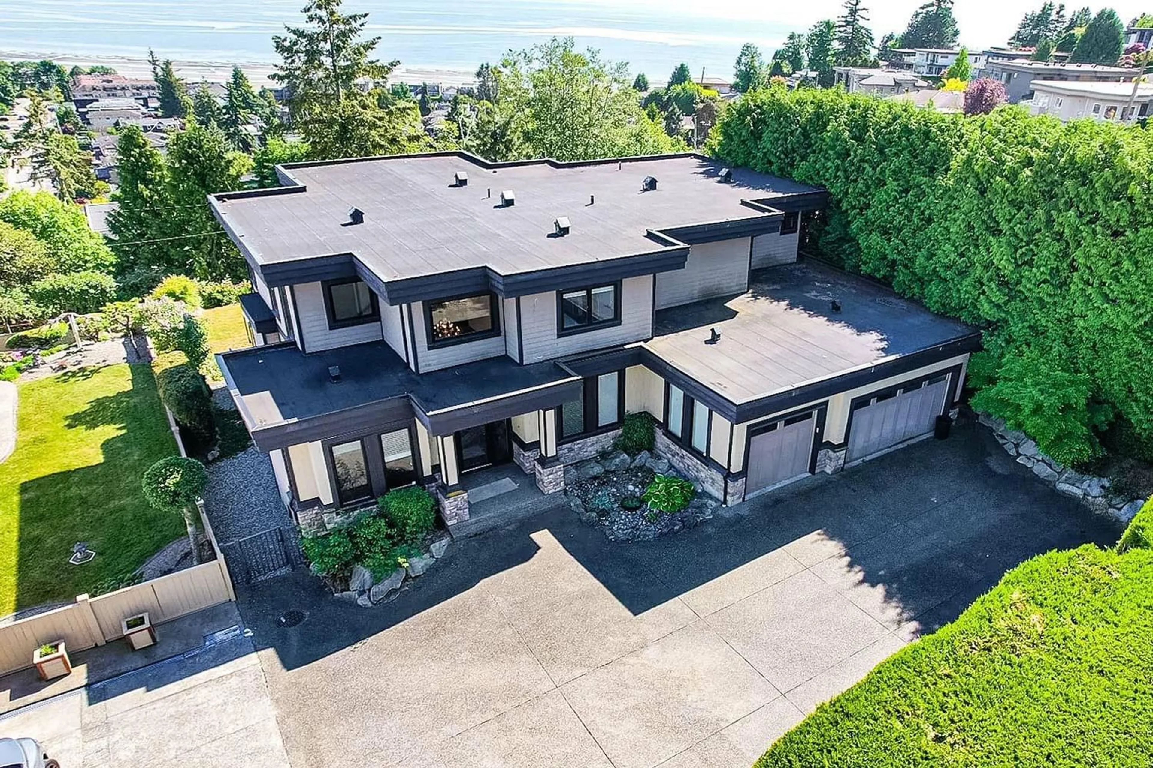 Frontside or backside of a home for 15632 CLIFF AVENUE, White Rock British Columbia V4B1V9