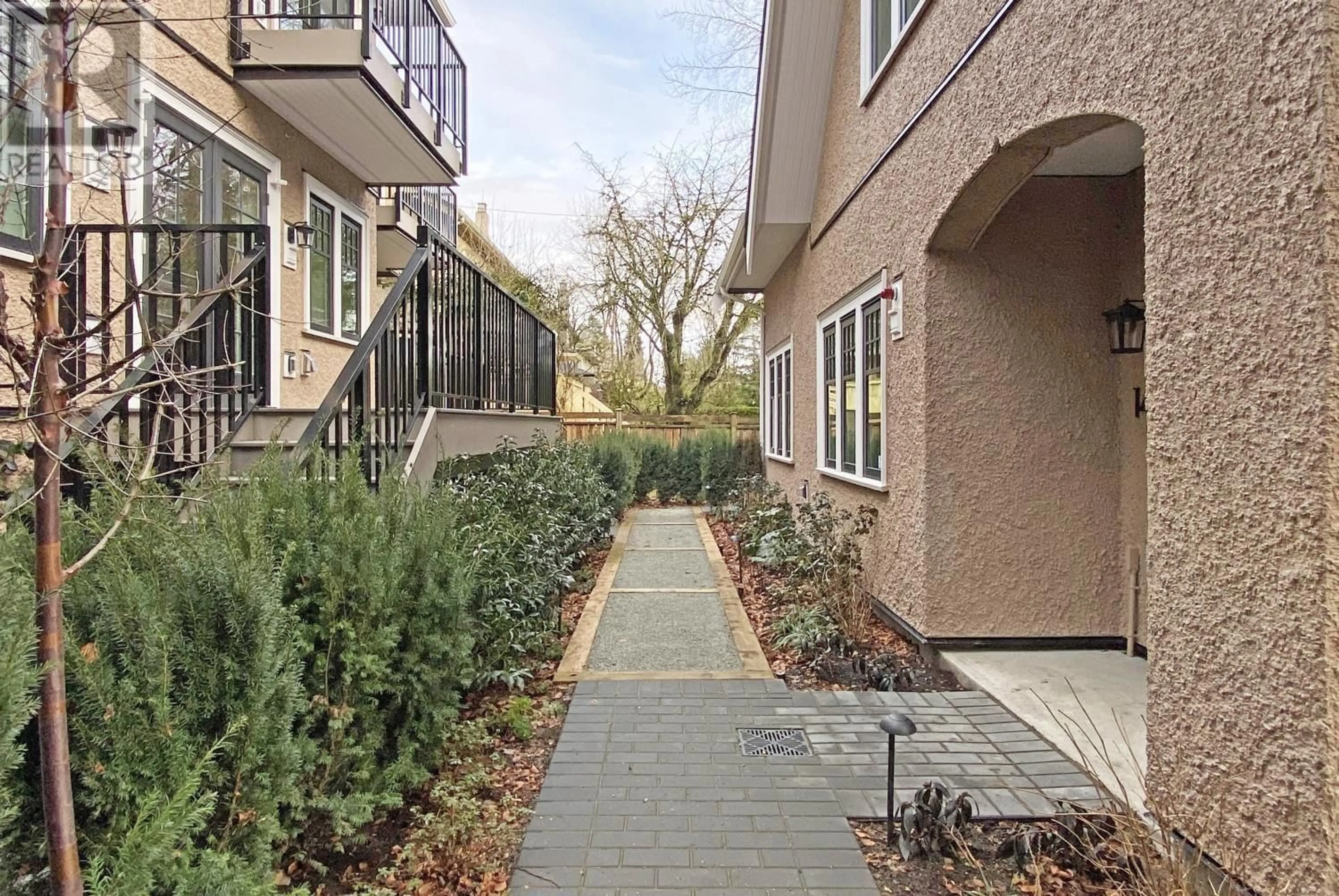 Patio, the street view for 1460 W 45TH AVENUE, Vancouver British Columbia V6M2H1