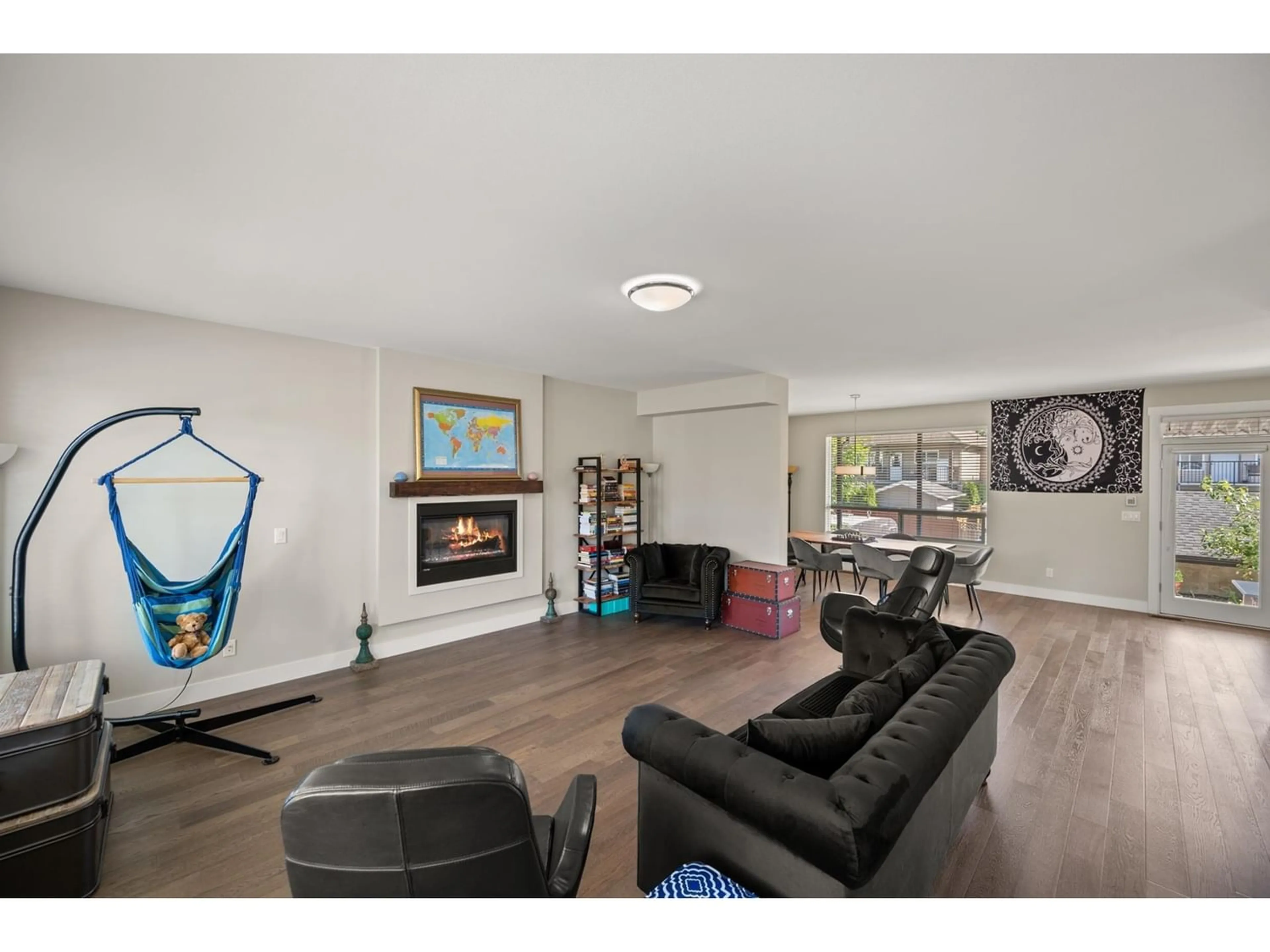 Living room for 27054 35A AVENUE, Langley British Columbia V4W0A4