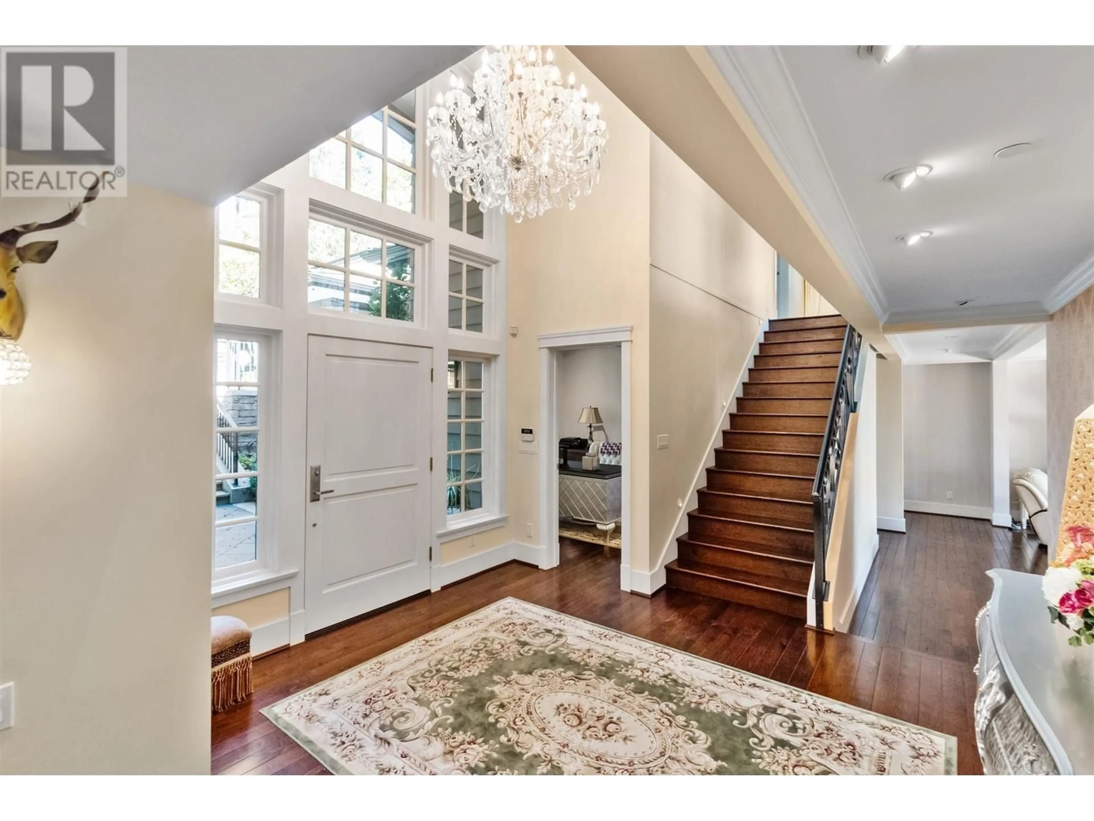 Indoor entryway for 4668 CLOVELLY WALK, West Vancouver British Columbia V7W1H5