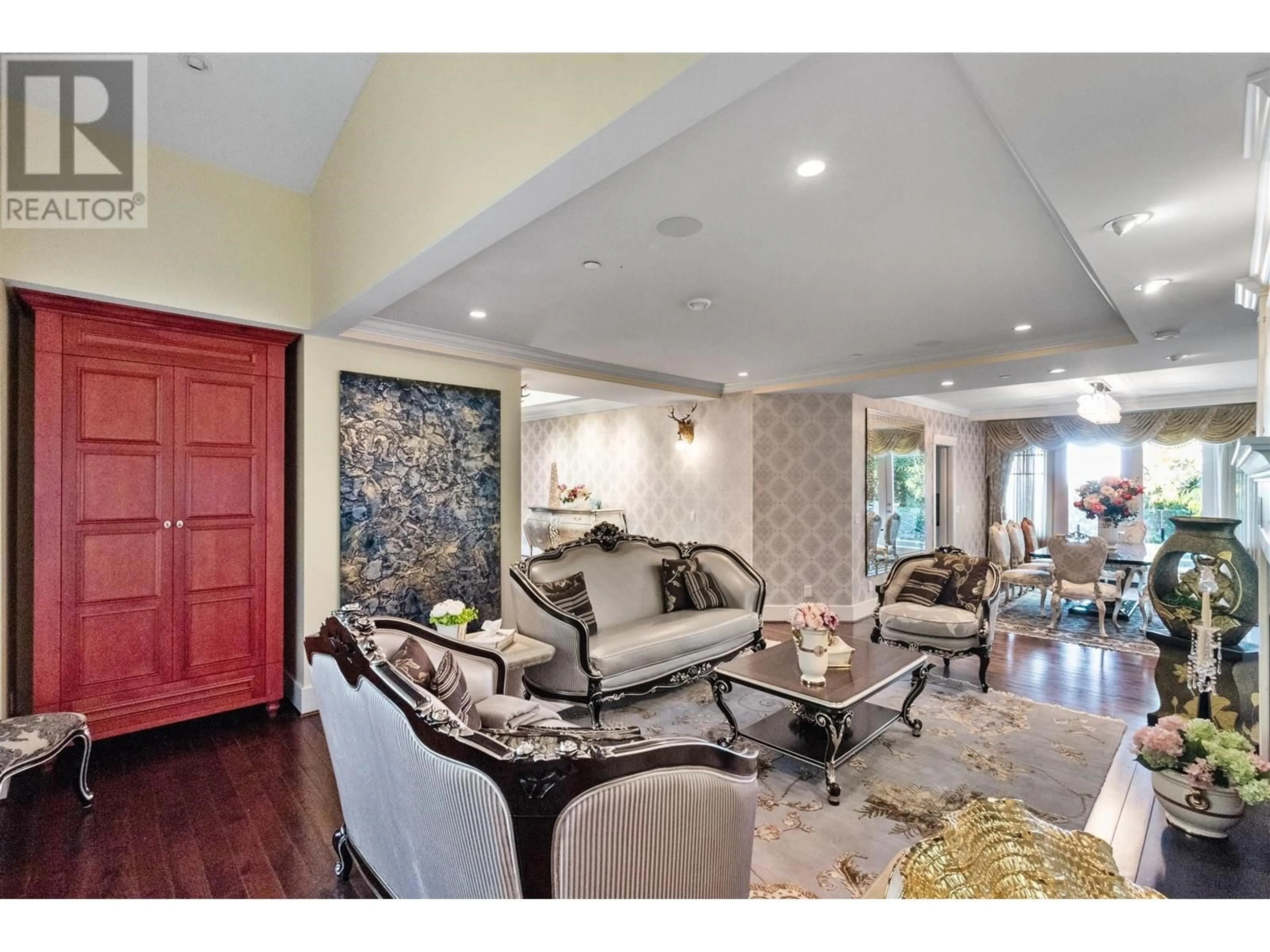 Living room with furniture, unknown for 4668 CLOVELLY WALK, West Vancouver British Columbia V7W1H5