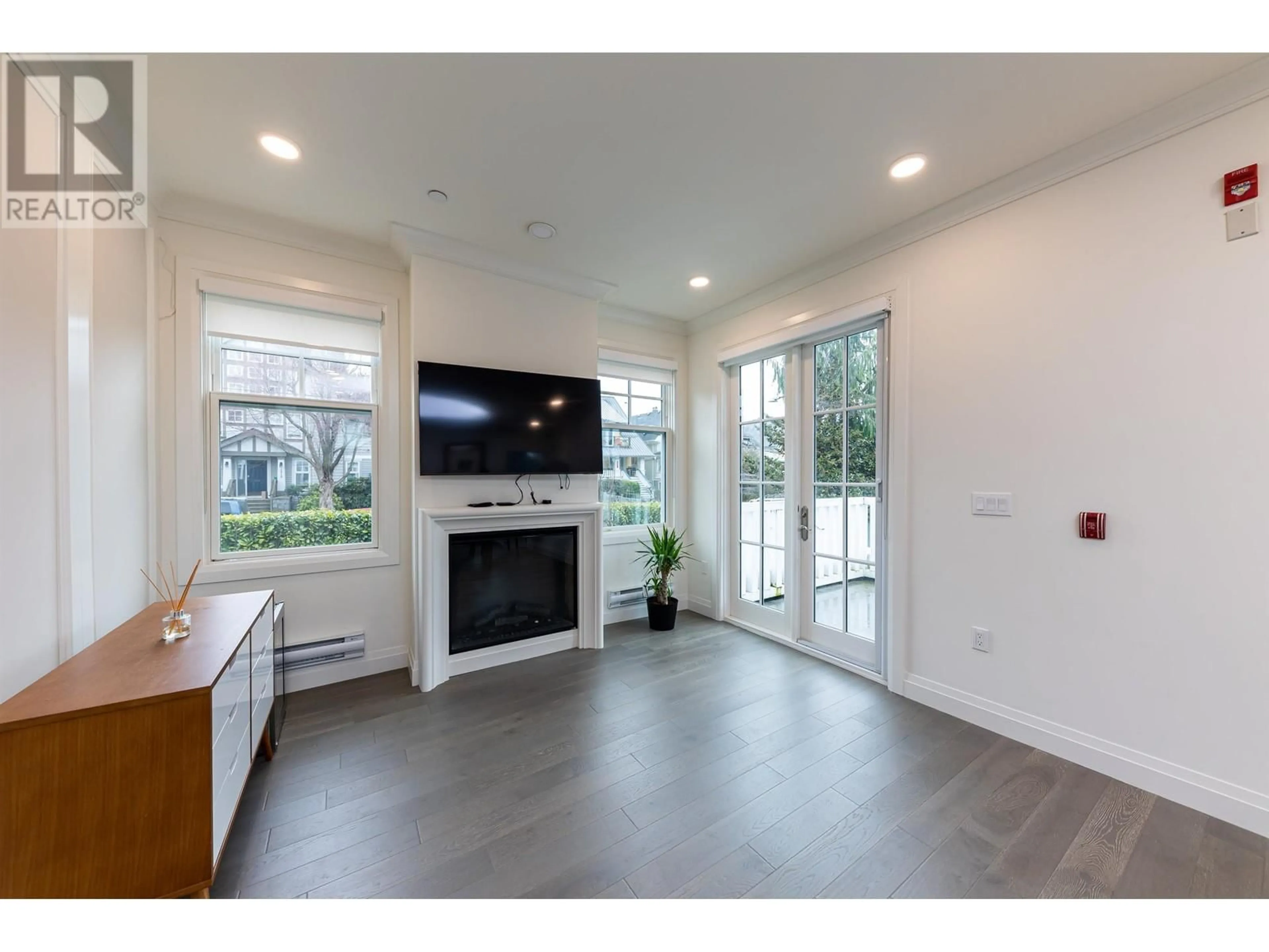 Indoor entryway for 1807 STEPHENS STREET, Vancouver British Columbia V6K3V8