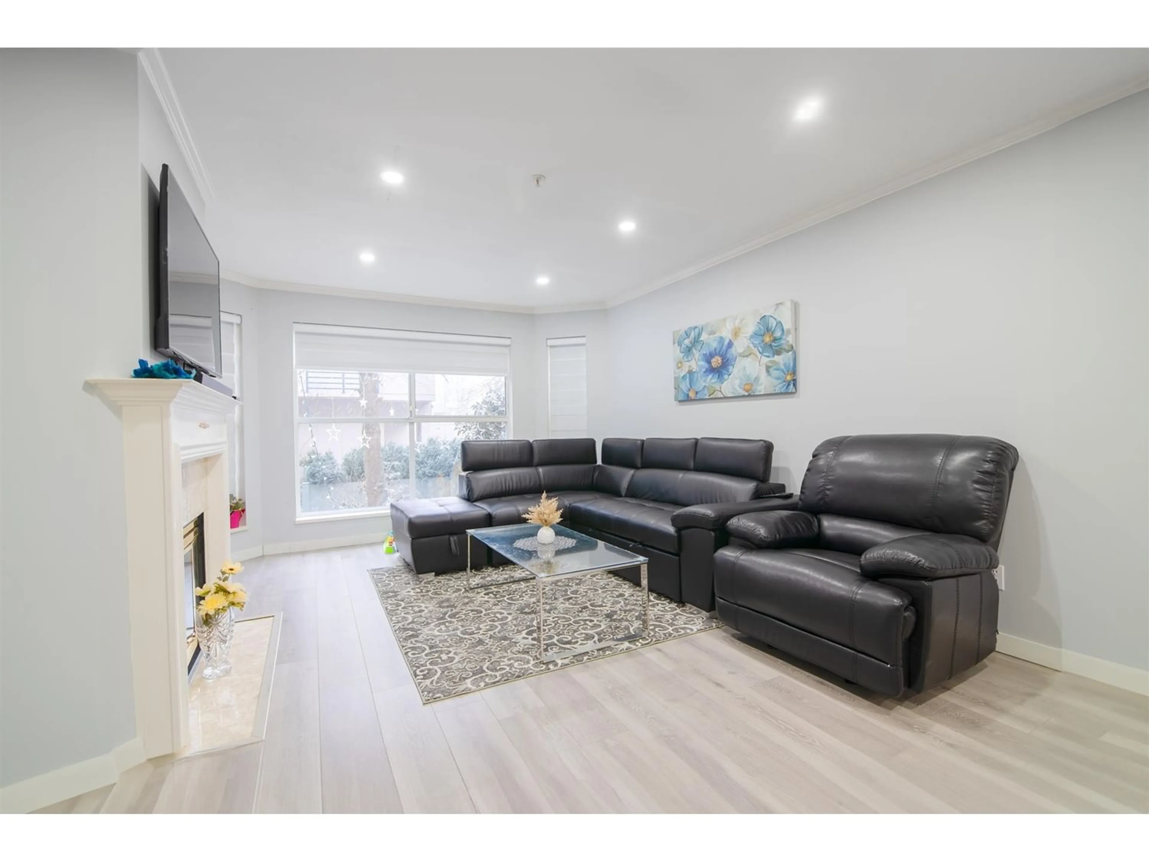 Living room for 110 7161 121 STREET, Surrey British Columbia V3W1G8
