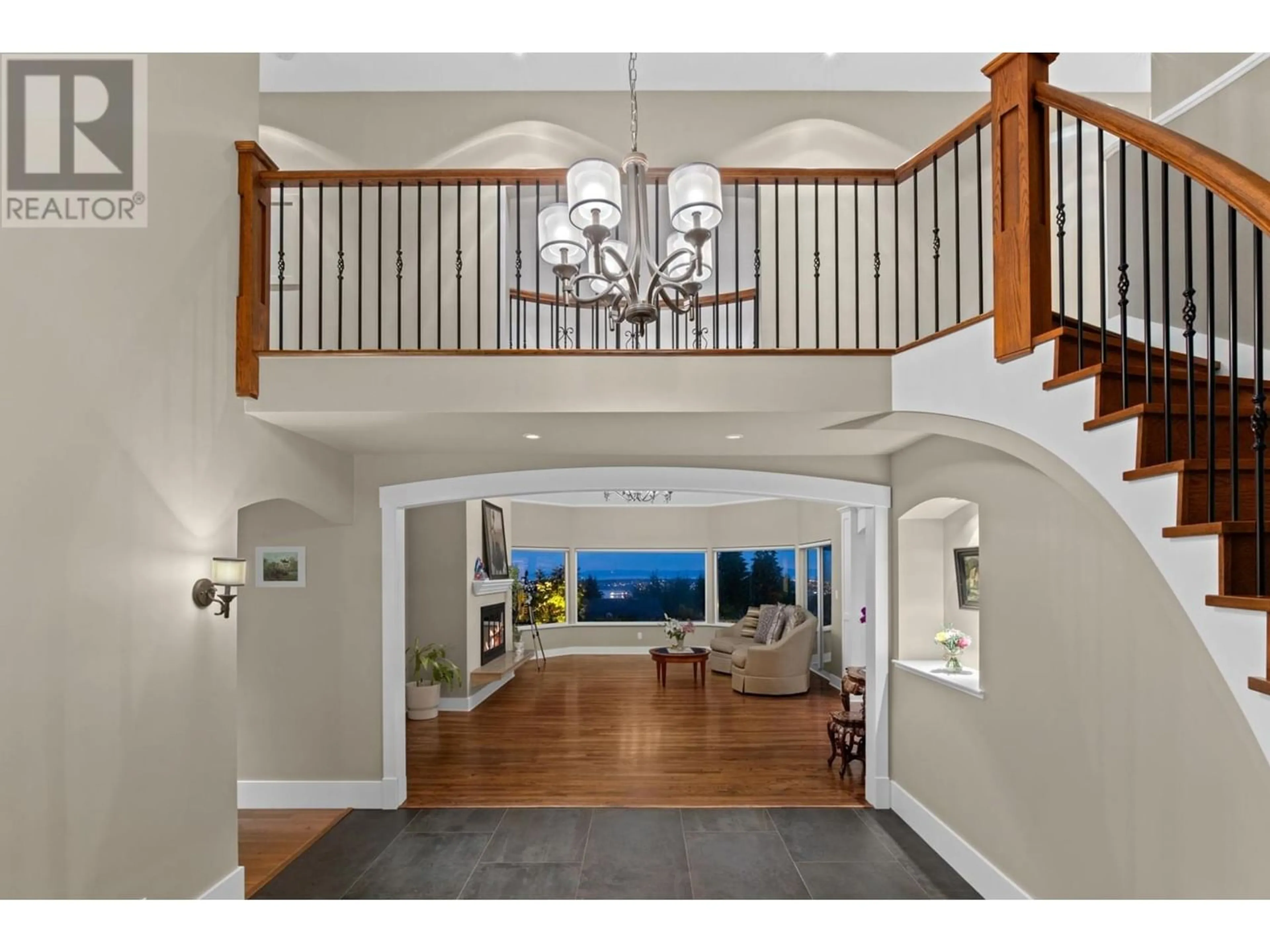 Indoor entryway for 1110 HIGHLAND PLACE, West Vancouver British Columbia V7S2H5