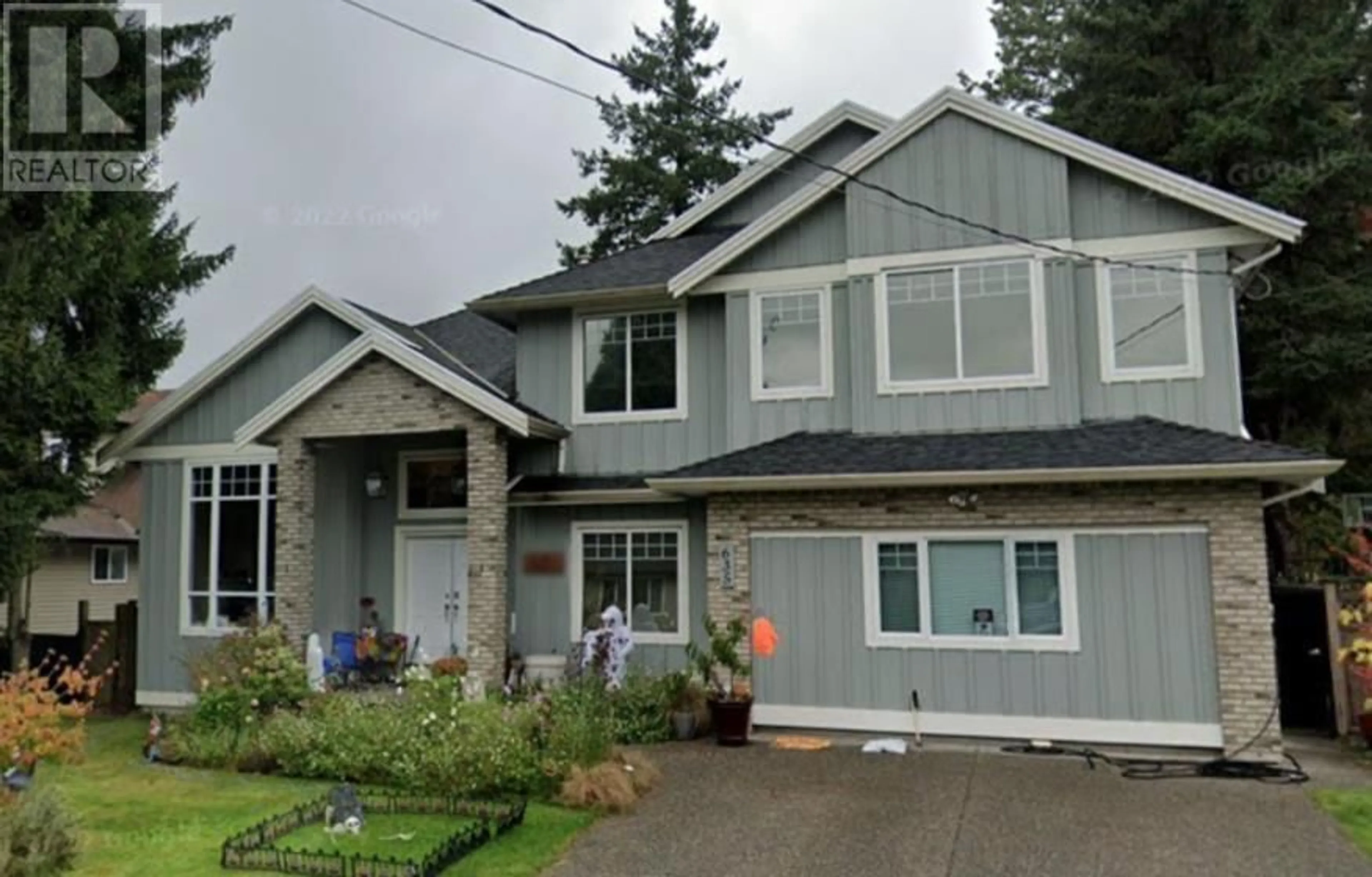 Home with vinyl exterior material, street for 635 HARRISON AVENUE, Coquitlam British Columbia V3J3Z6